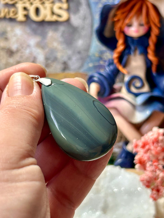 Pendentif d’obsidienne spider