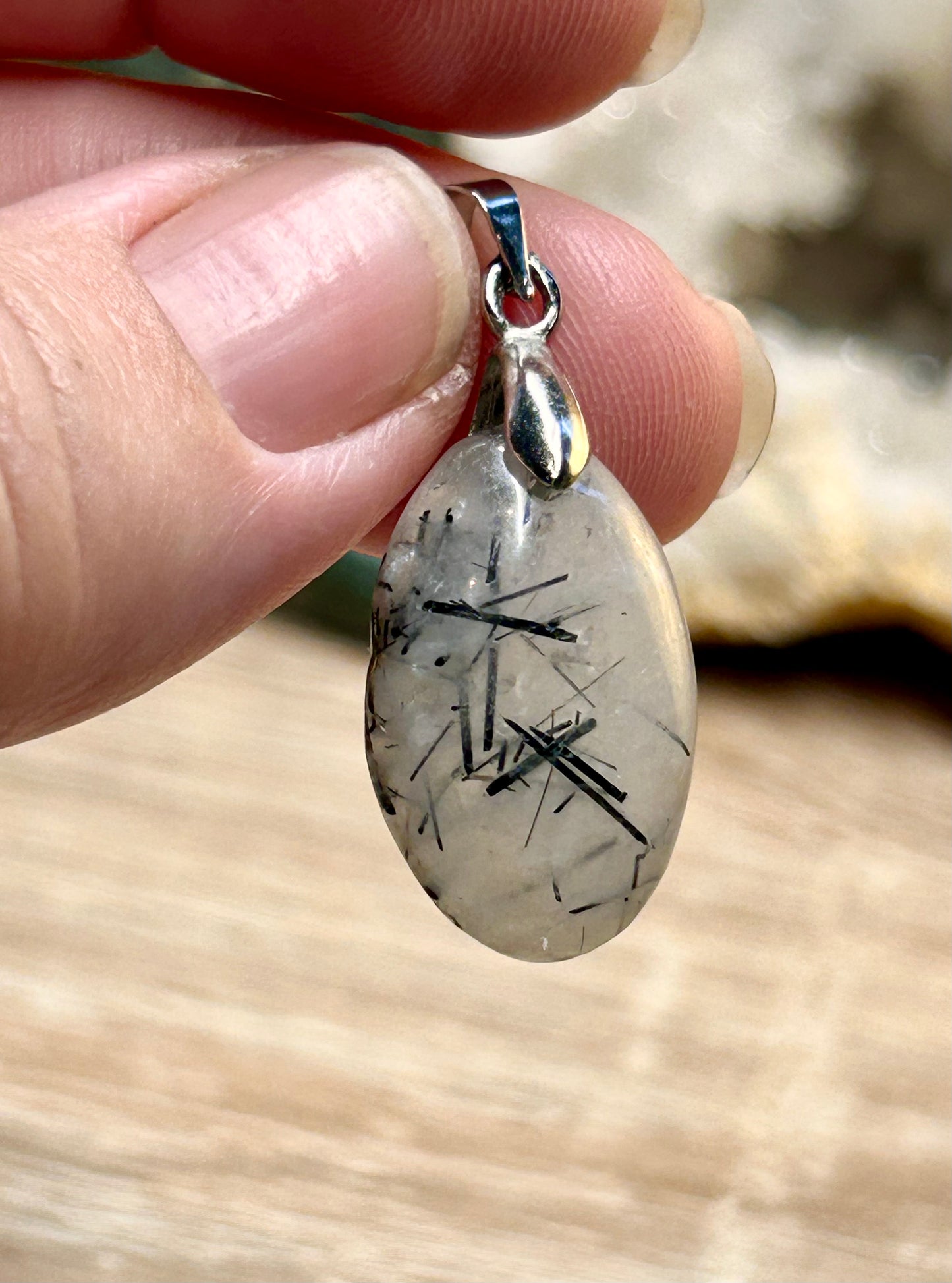 Pendentif de quartz tourmaline