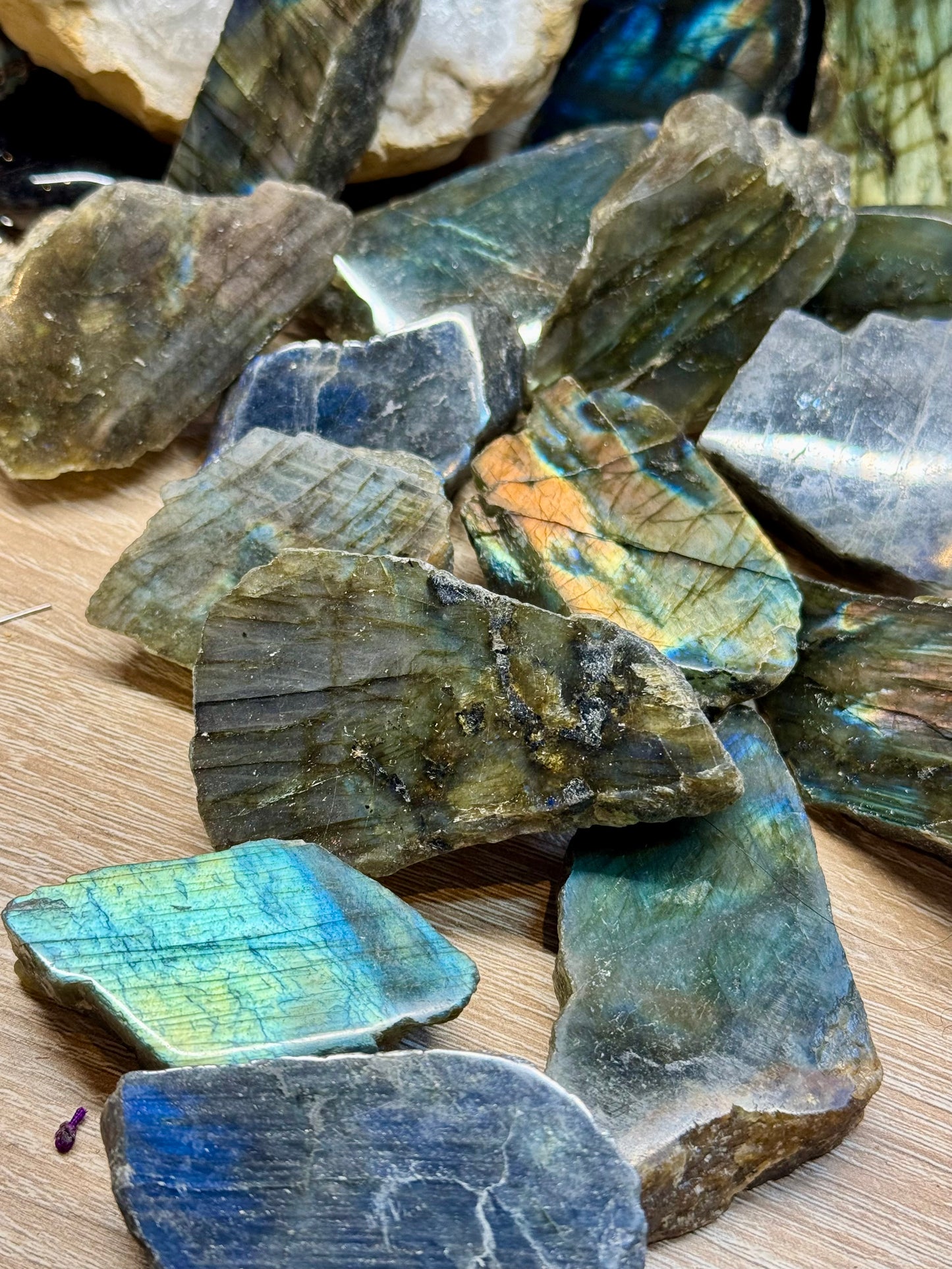 Labradorite une face polie