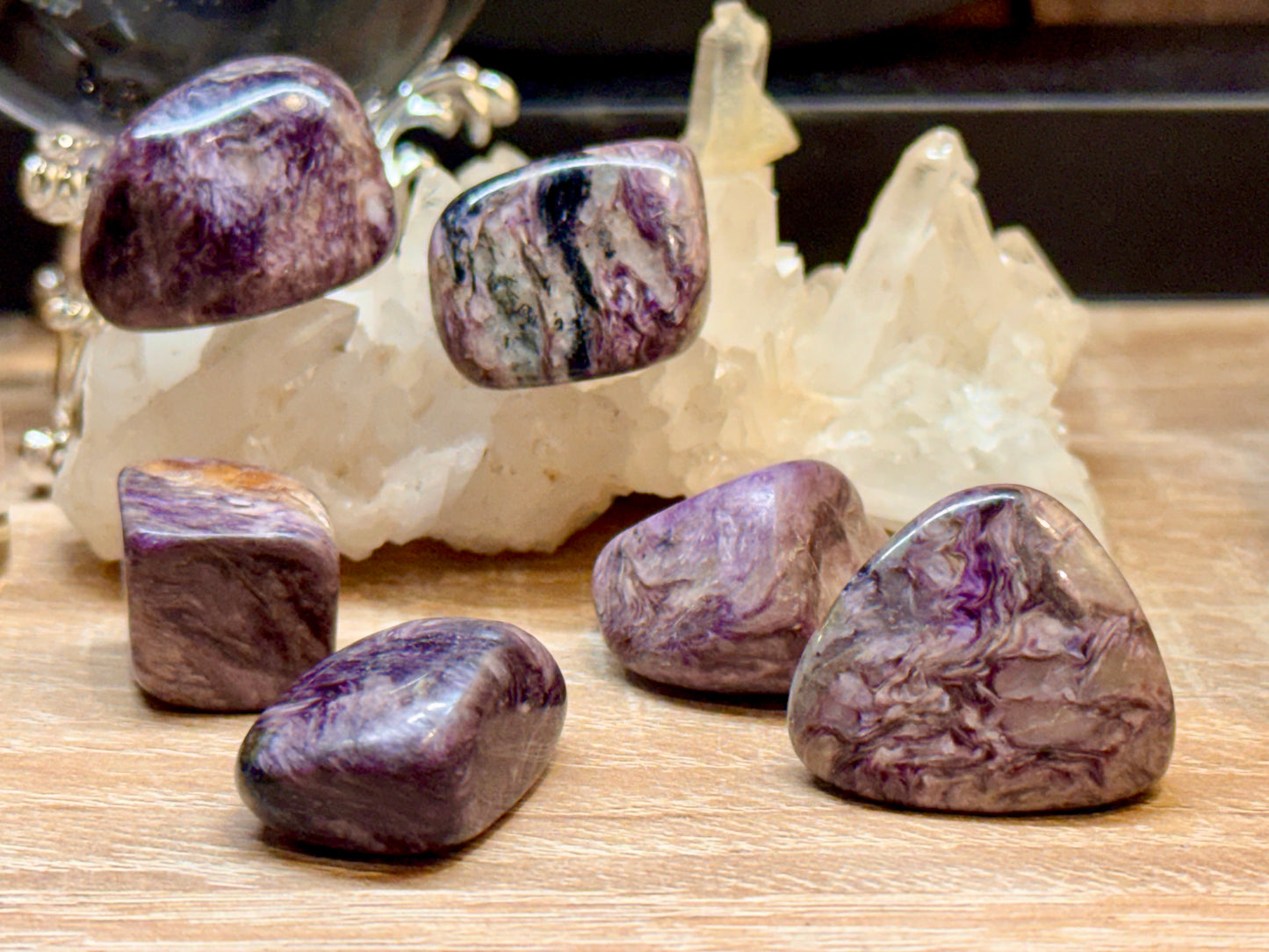 Pierres roulées de Charoïte