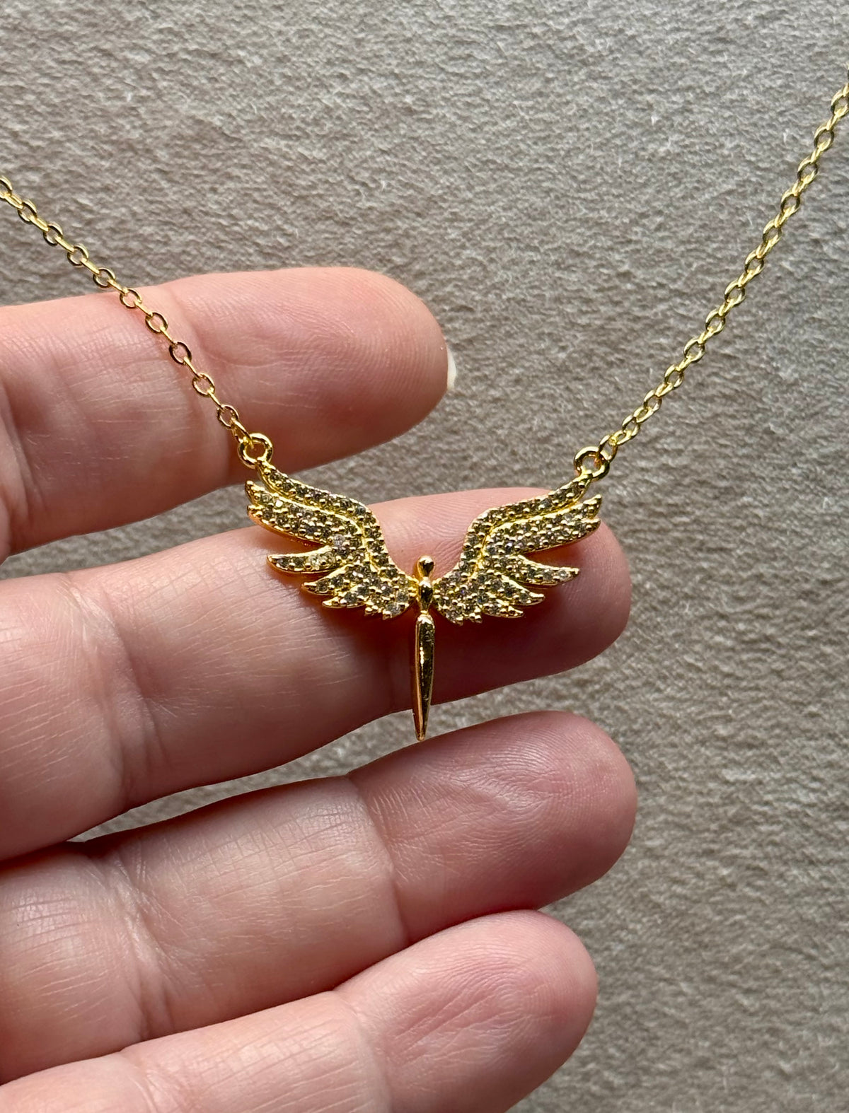 Collier doré Ange aux ailes déployées