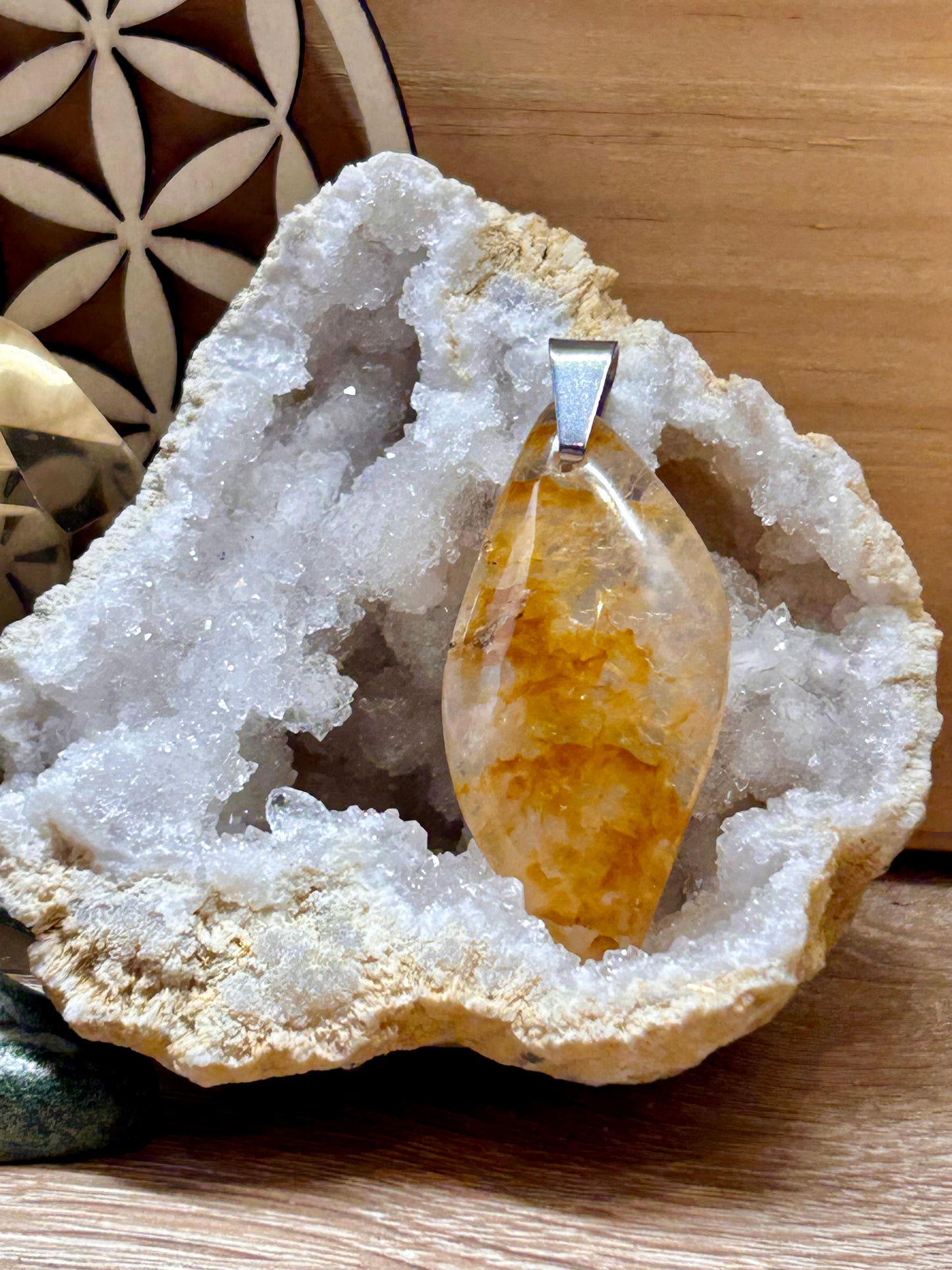 Pendentif de quartz hématoïde jaune