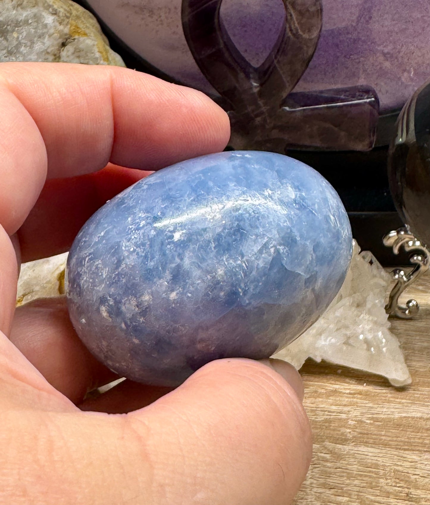 Gros galets de calcite bleue