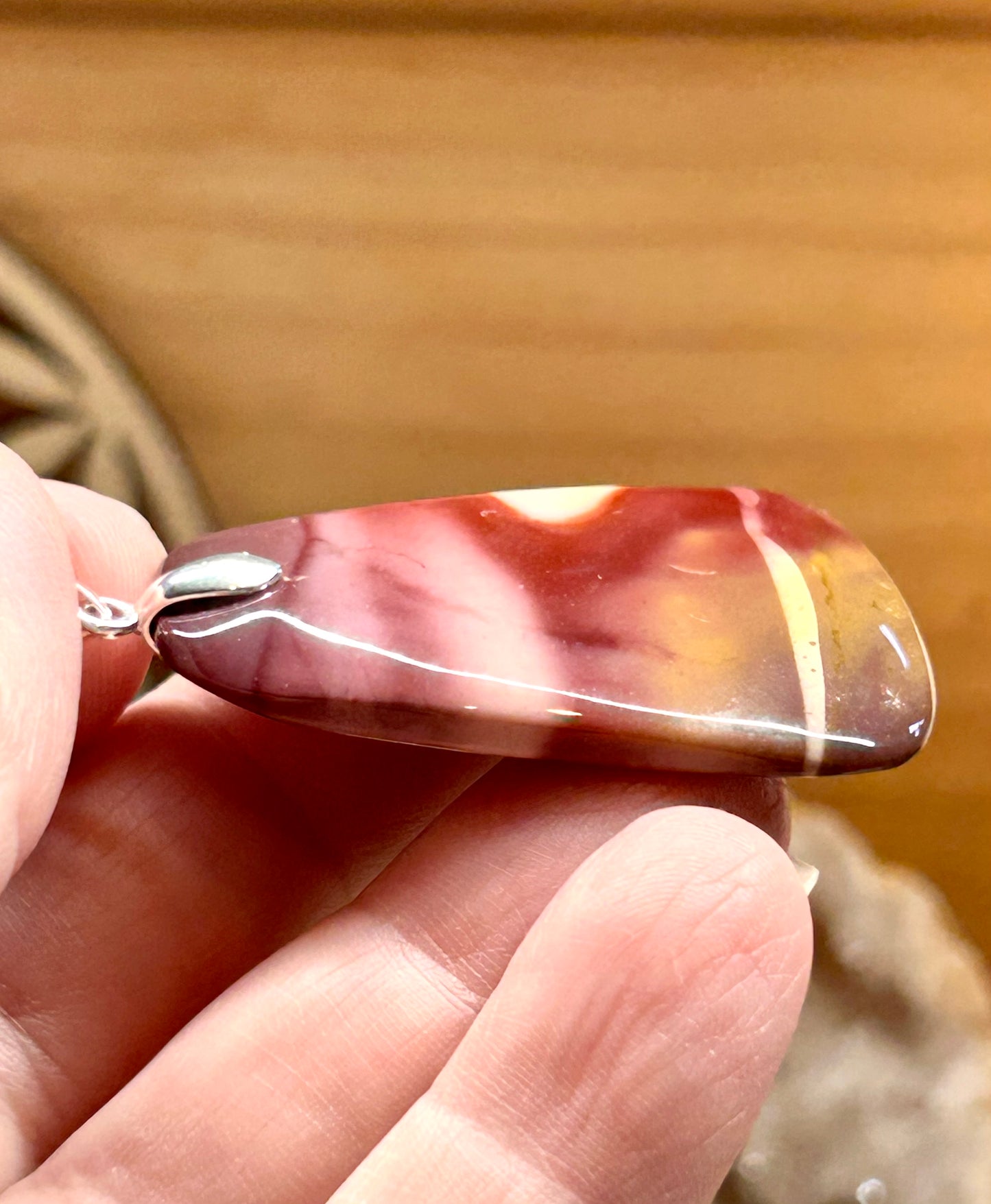 Pendentif de jaspe mokaïte