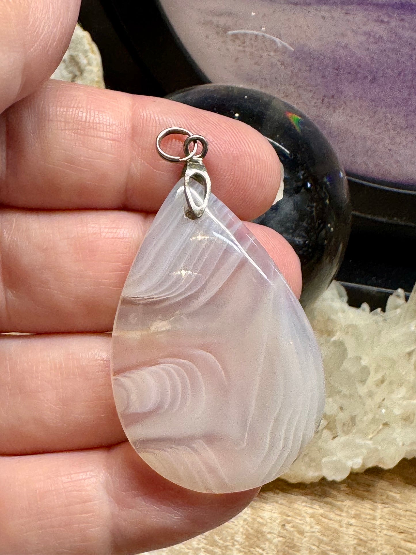 Pendentif d’agate blanche