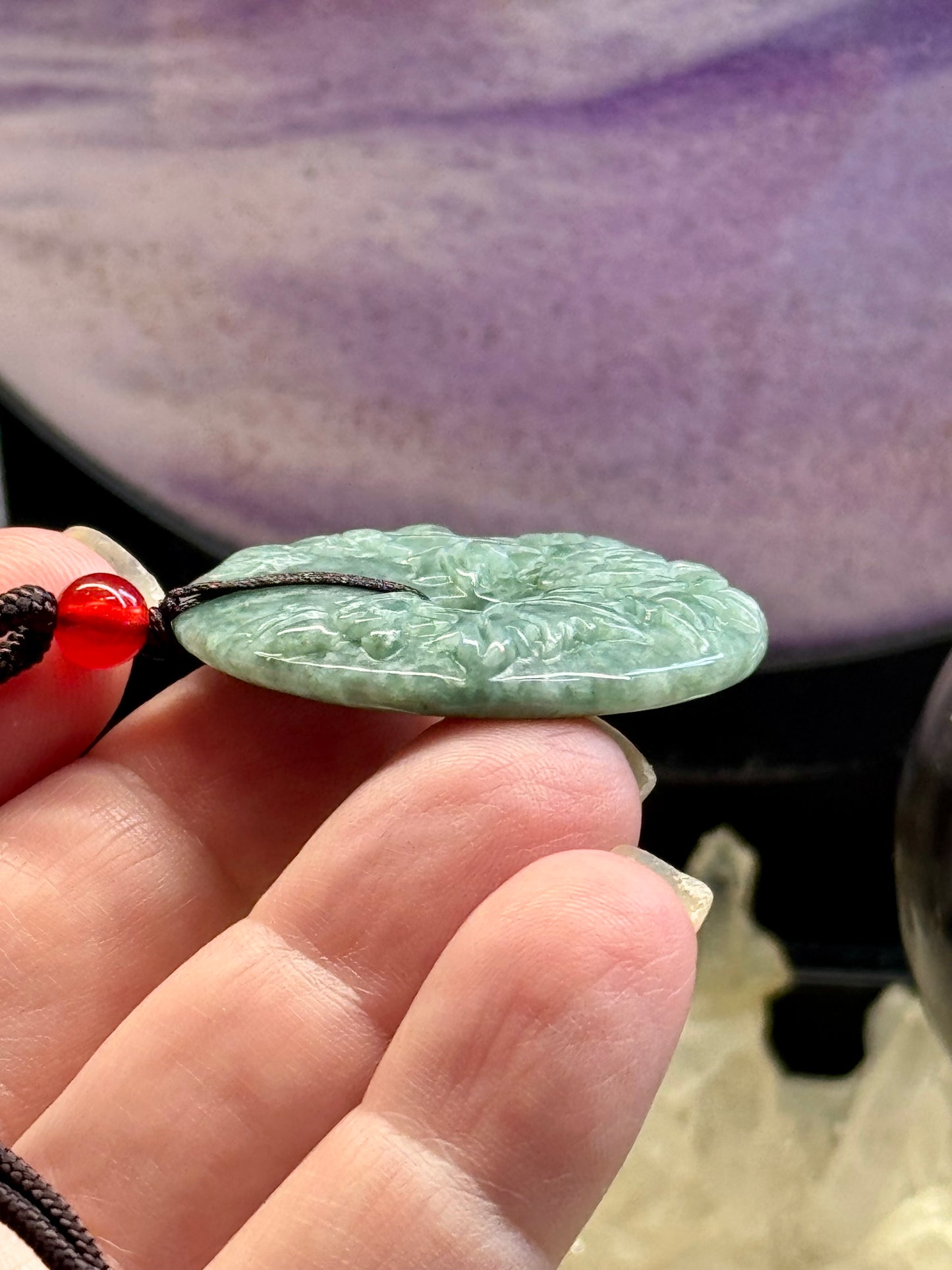 Collier avec Pierre Pi en Jade gravé