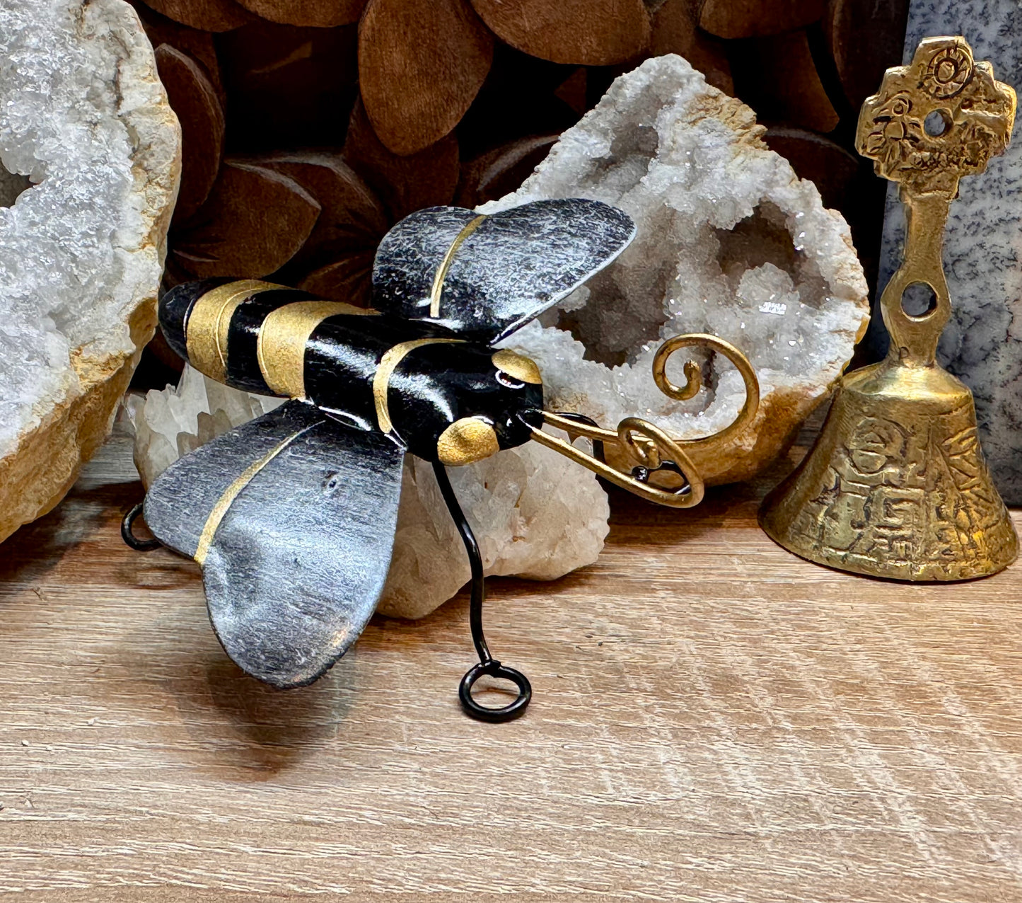 Abeille à suspendre