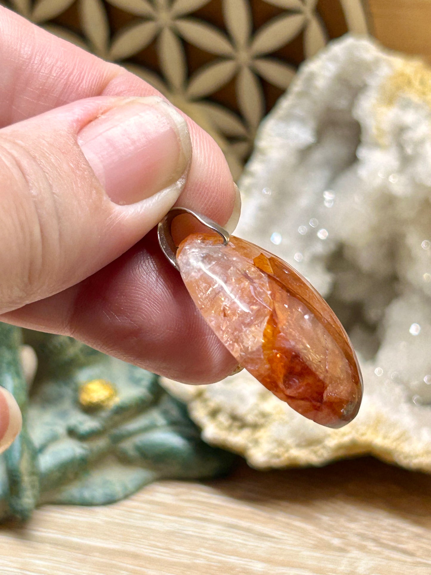 Pendentif de quartz hématoïde rouge