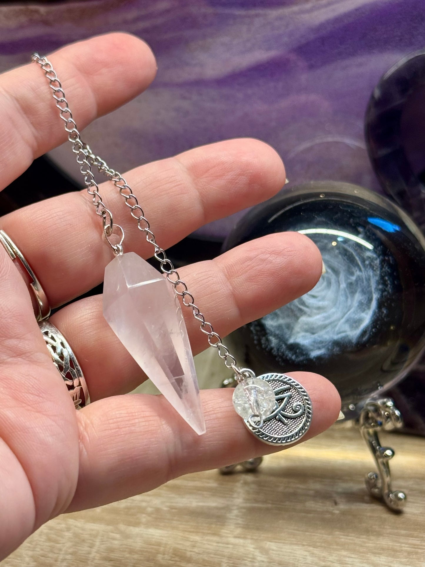 Pendule conique facetté en Quartz Rose