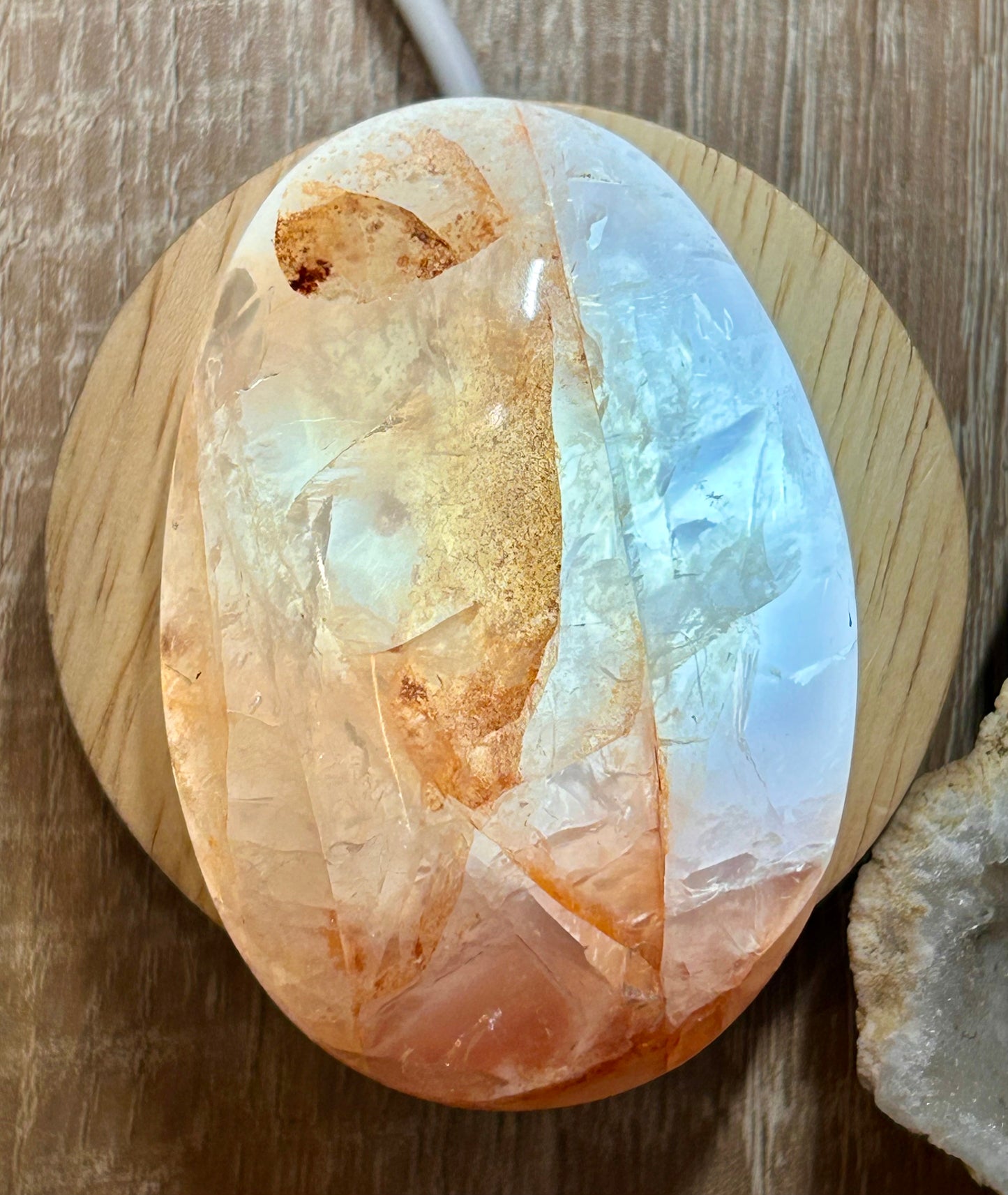 Galet de quartz hématoïde rouge