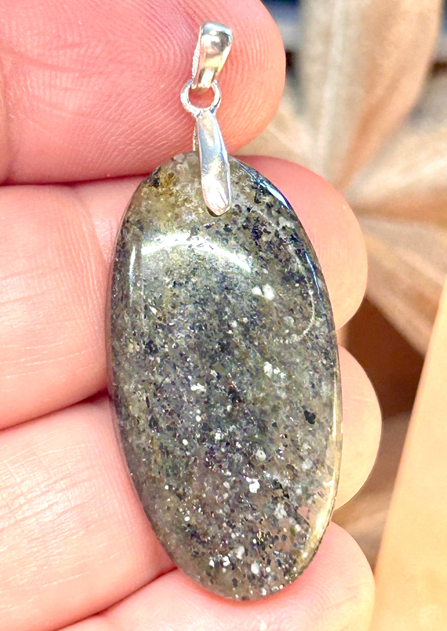 Pendentif de pierre de soleil noire