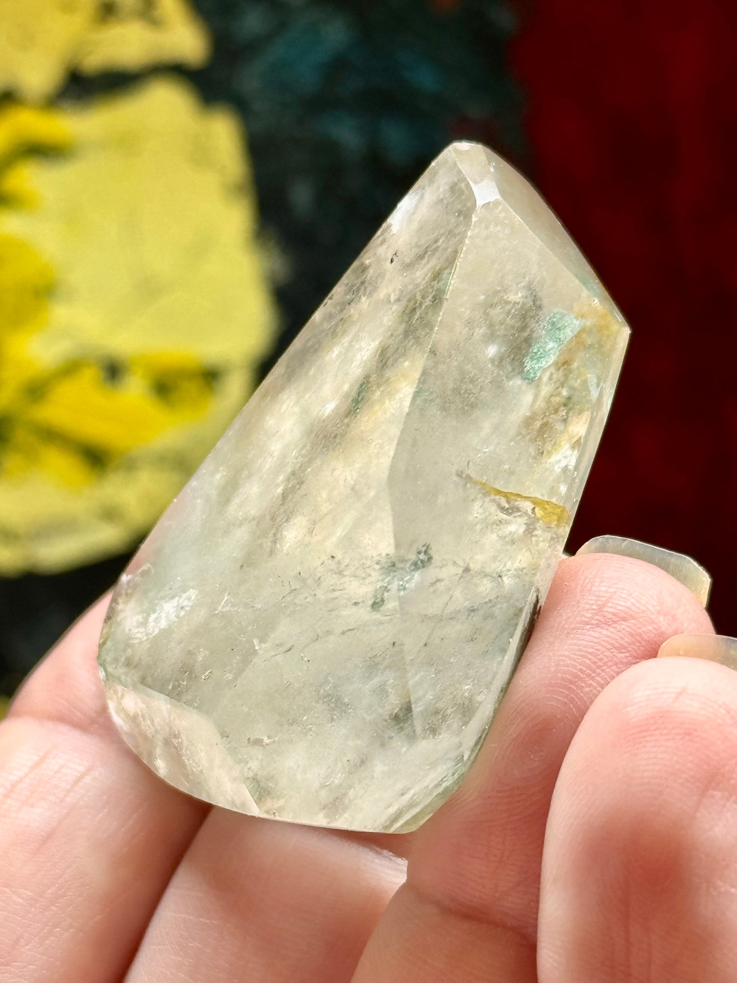 Cristal de quartz blanc faceté