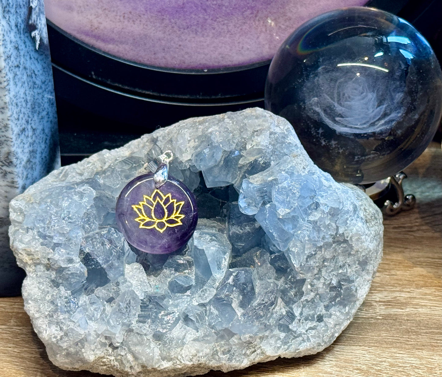 Pendentif rond en Améthyste et Lotus