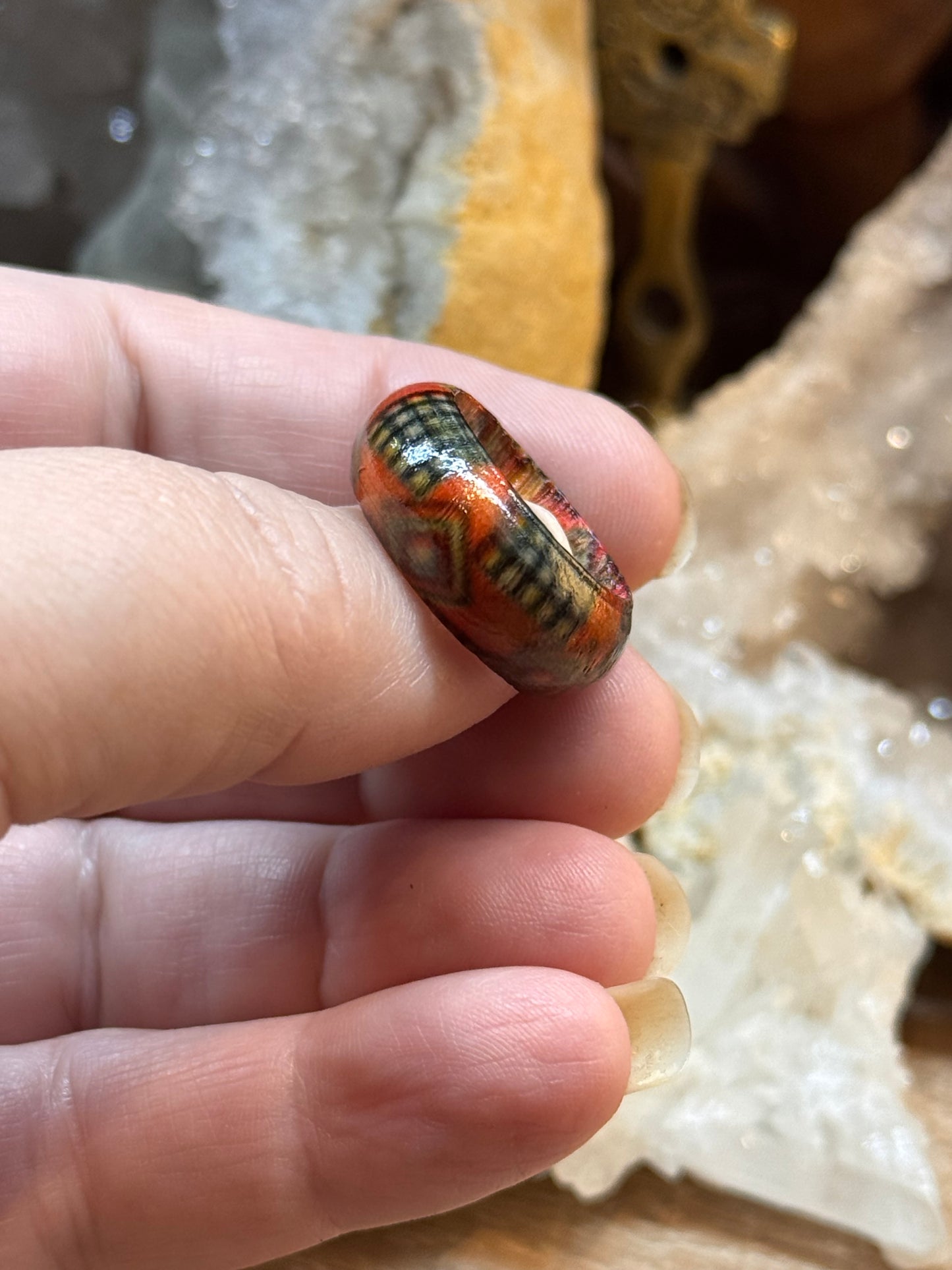 Bague fantaisie en bois rouge