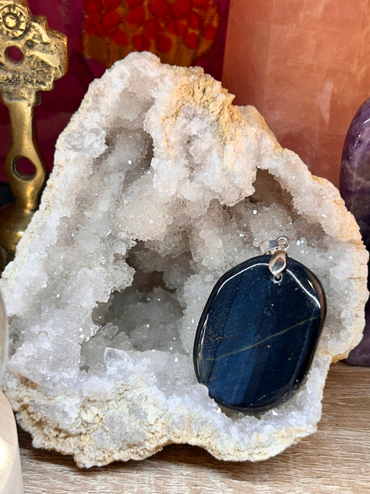 Pendentif d’œil de faucon