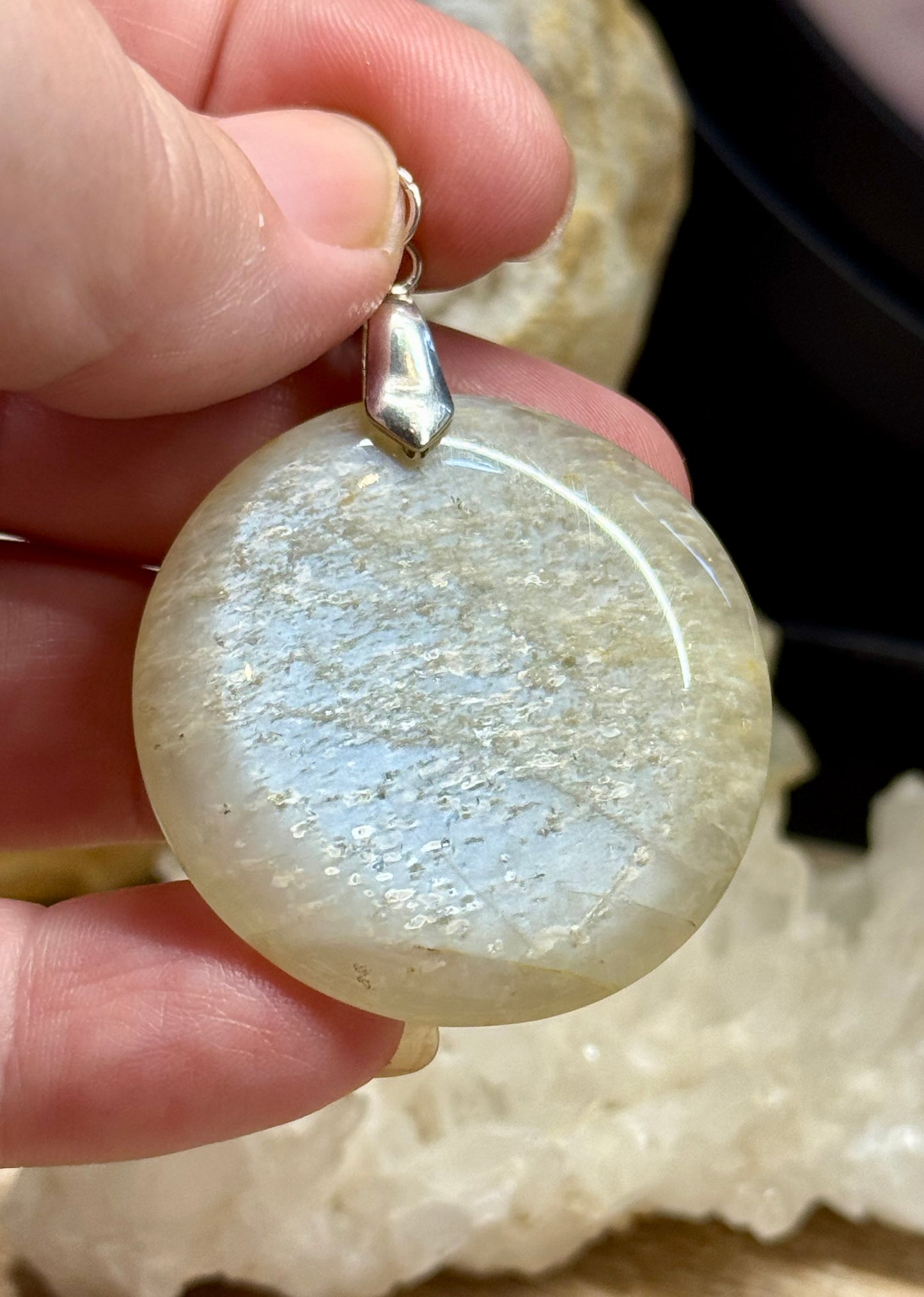 Pendentif de Pierre de Lune nacrée