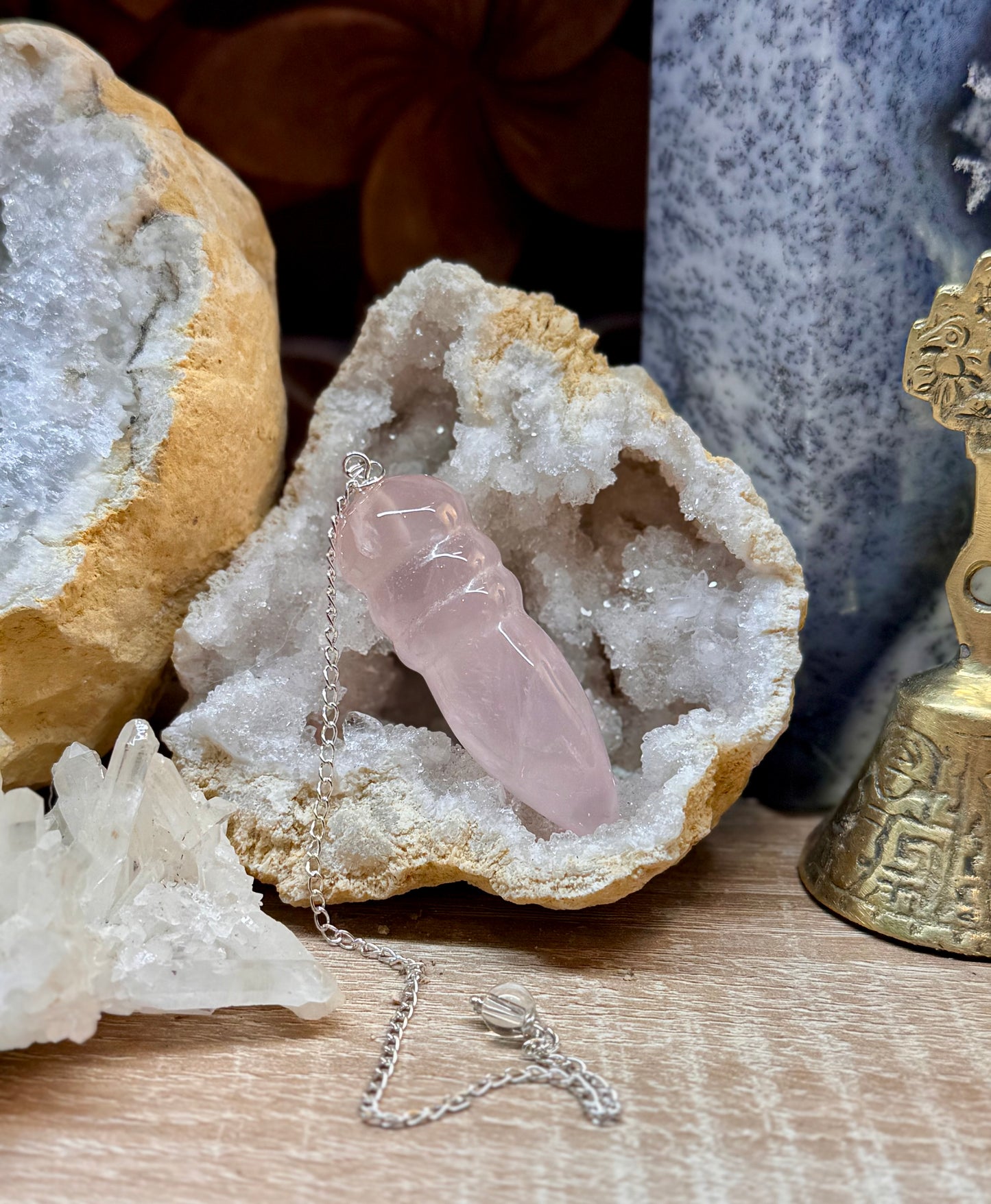 Pendule égyptien en quartz rose