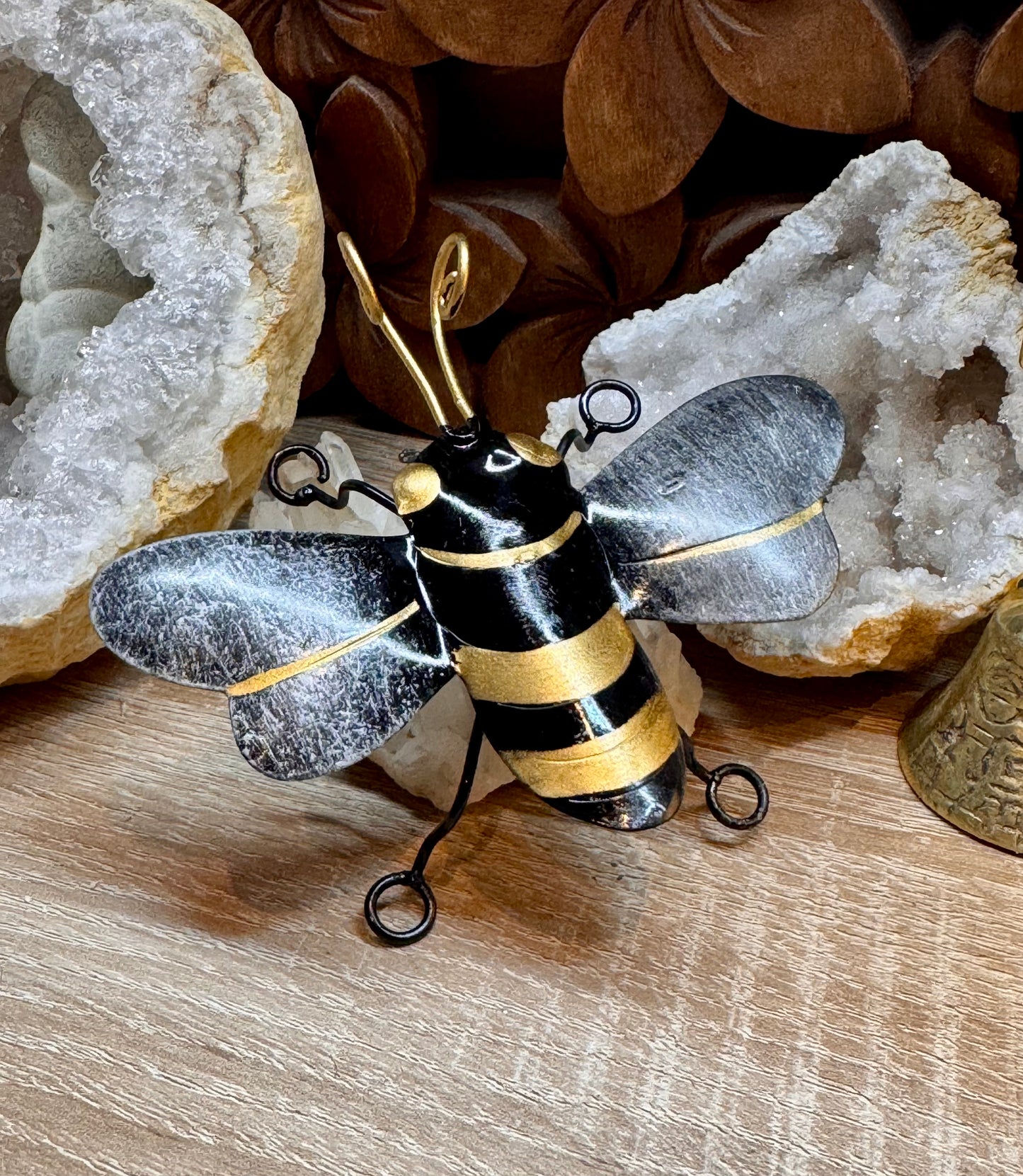 Abeille à suspendre