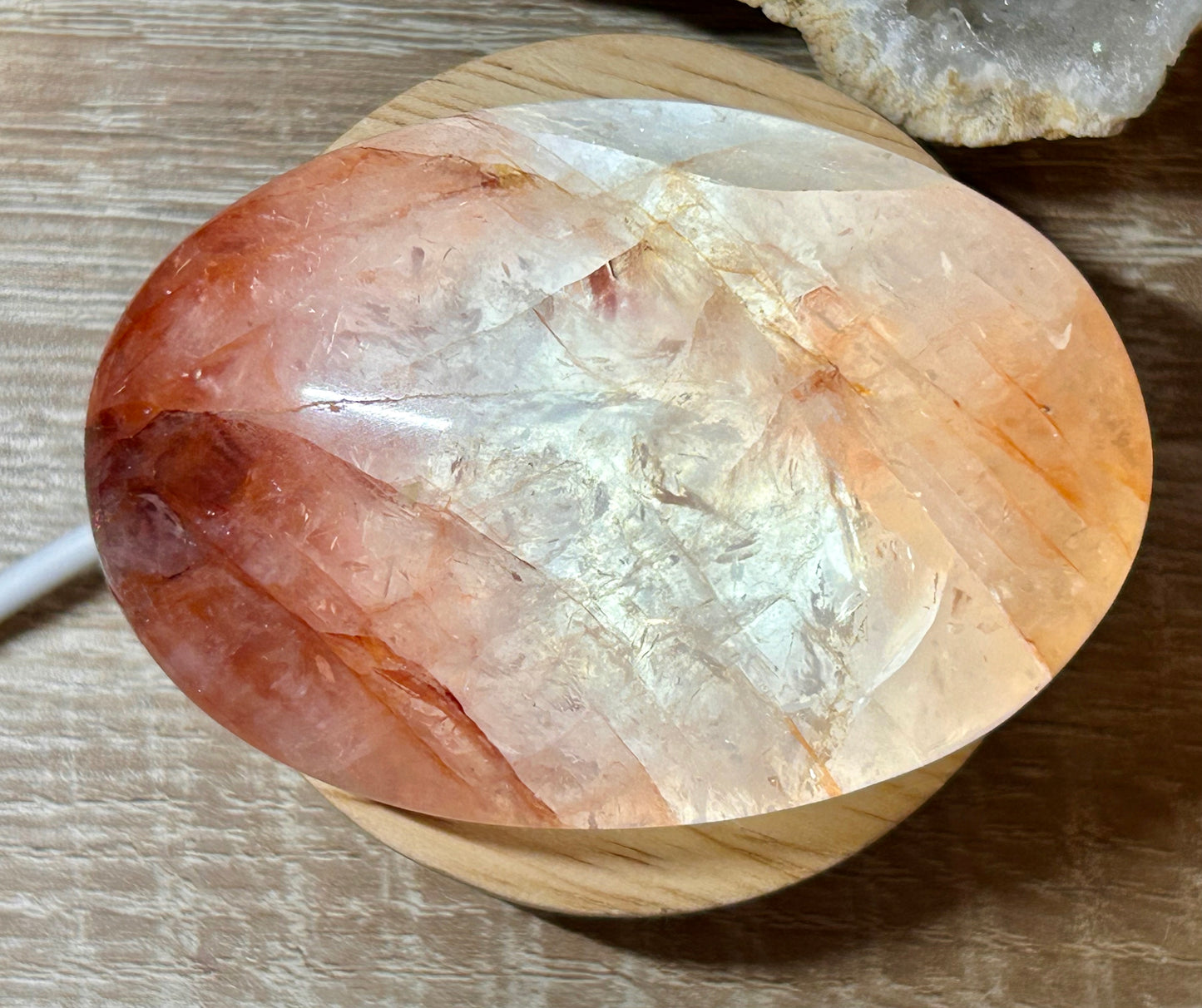 Galet de quartz hématoïde rouge