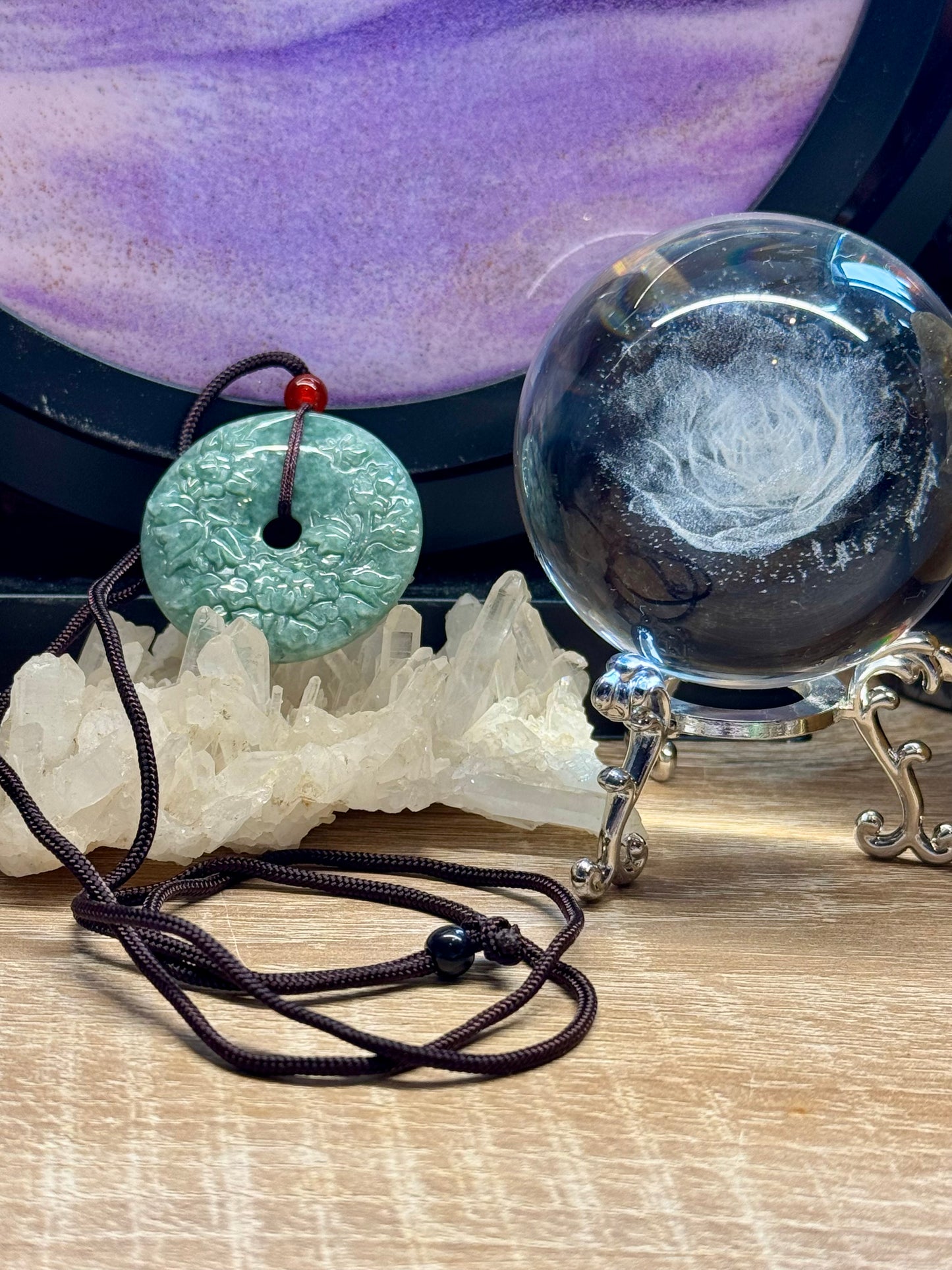 Collier avec Pierre Pi en Jade gravé