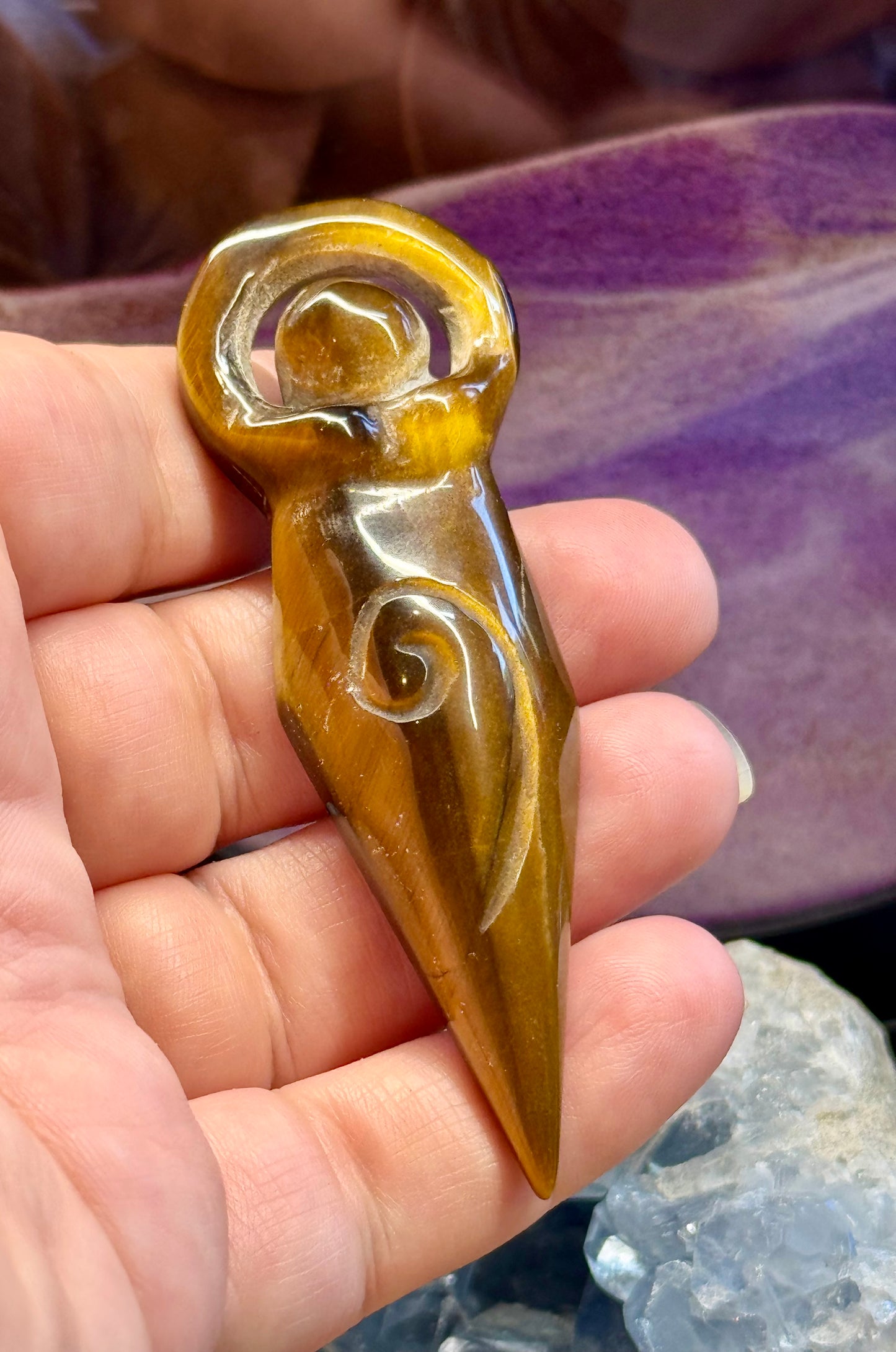 Statuette de la Mère Divine en Oeil de Tigre