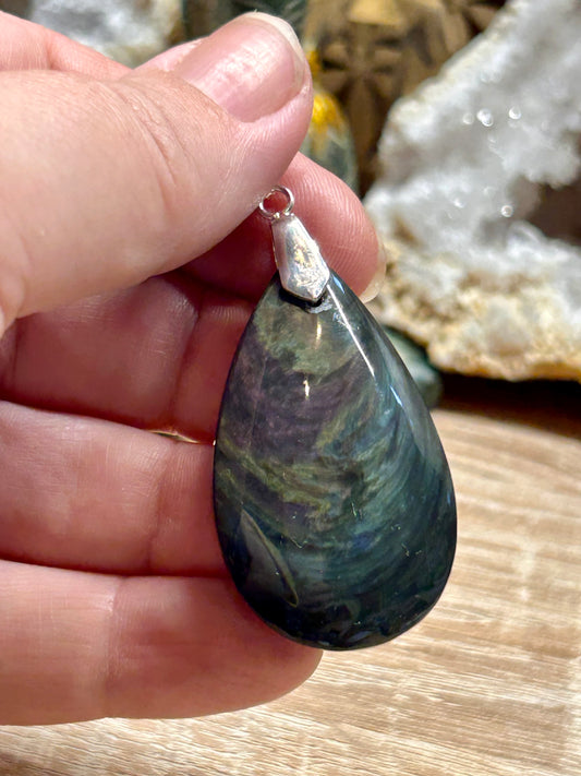 Pendentif d’obsidienne mentogochol