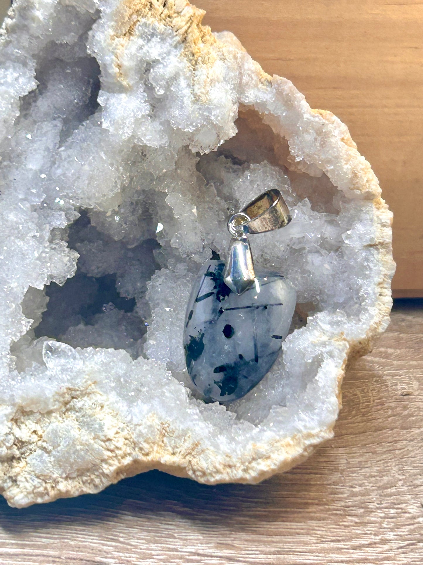 Pendentif de quartz tourmaline