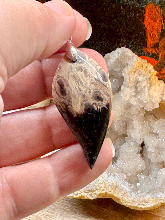 Pendentif d’agate racine de palmier