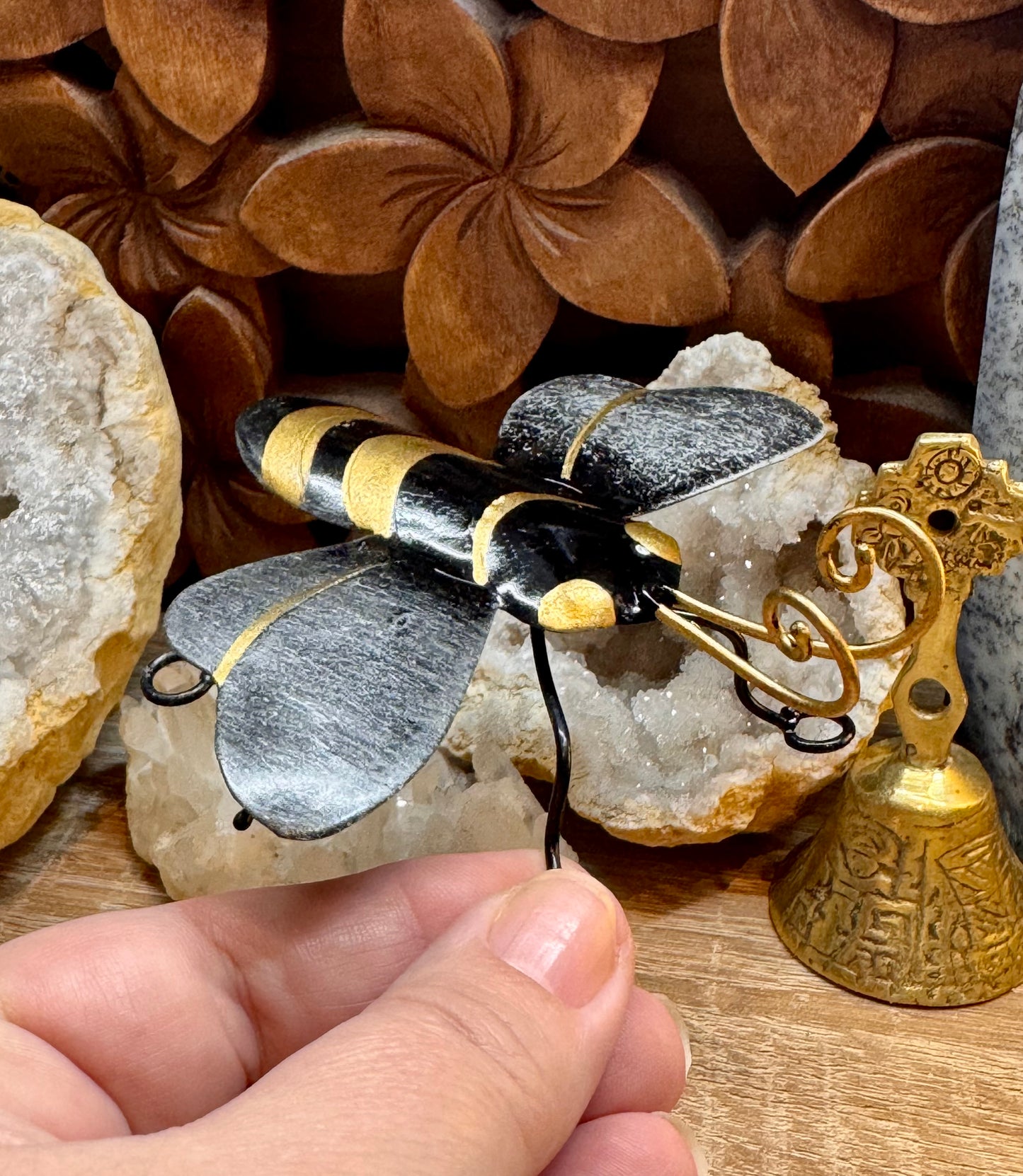 Abeille à suspendre