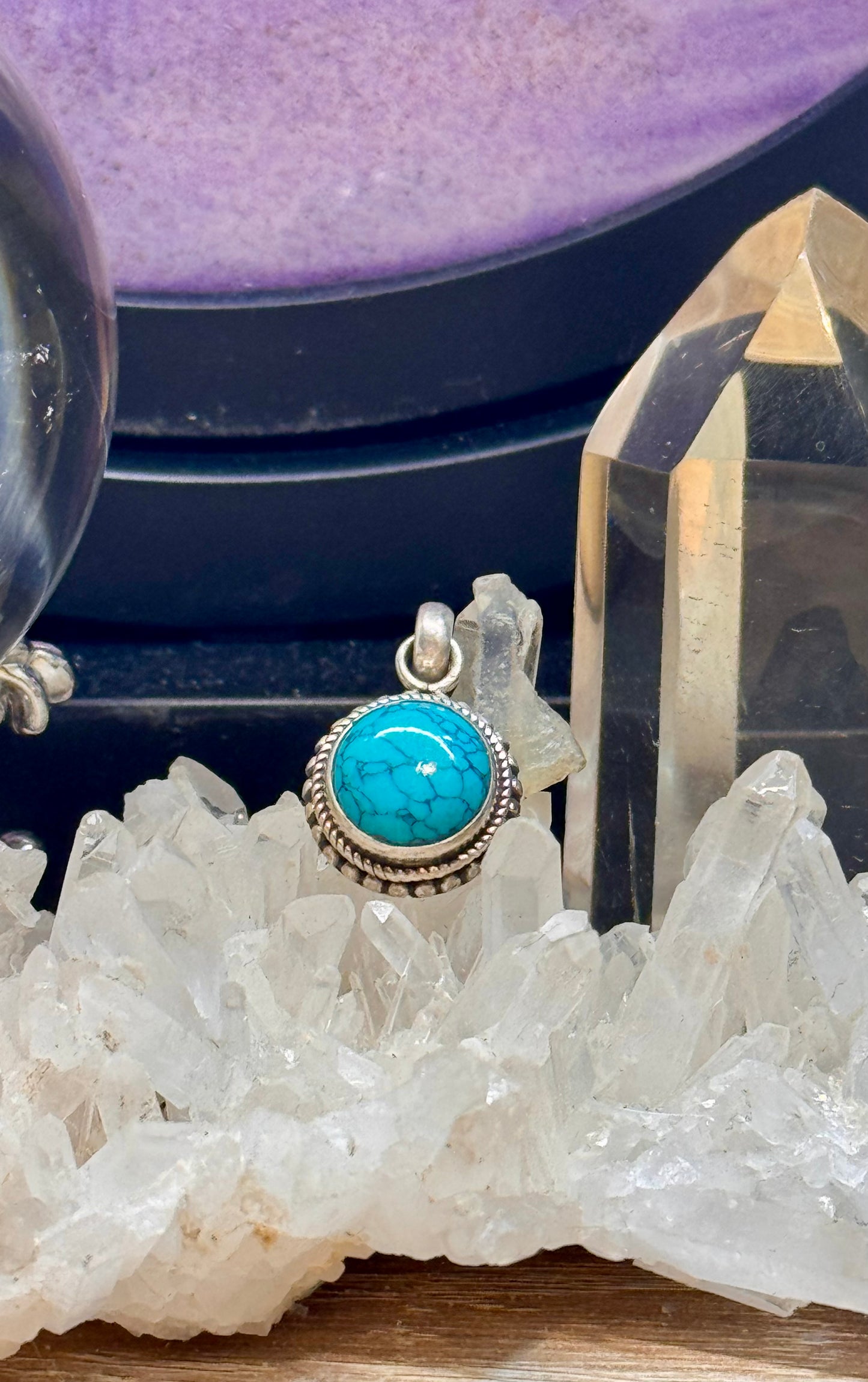 Pendentif de turquoise stabilisée