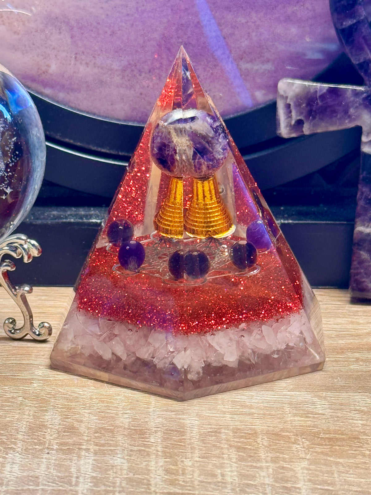 Orgonite pyramidale "Paix et Amour Inconditionnel"