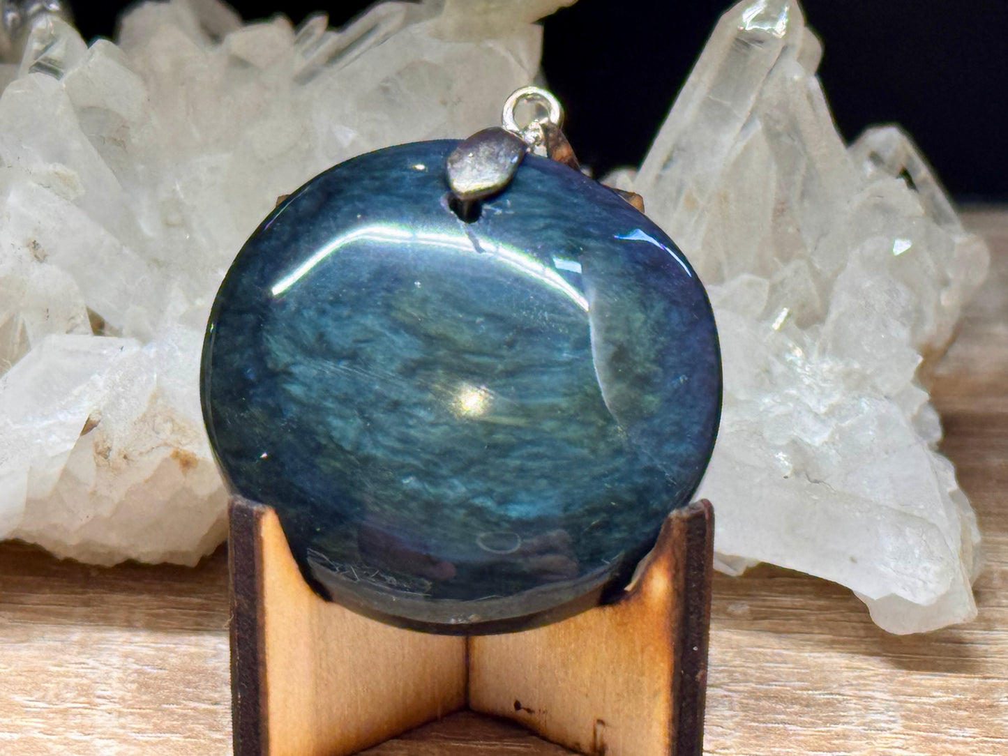 Pendentif en obsidienne mentogochol