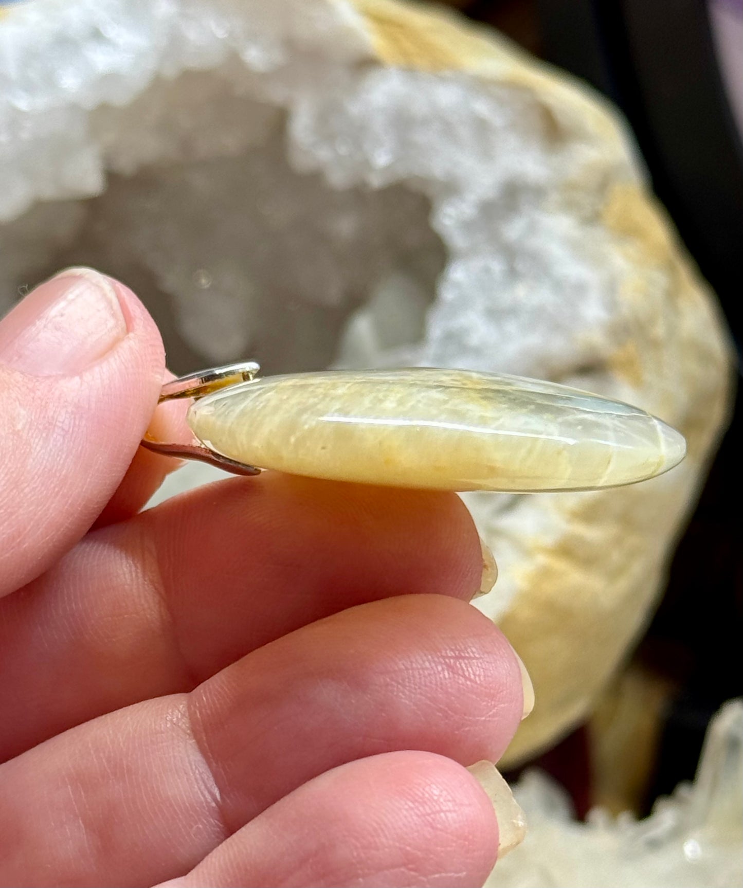 Pendentif de Pierre de Lune nacrée