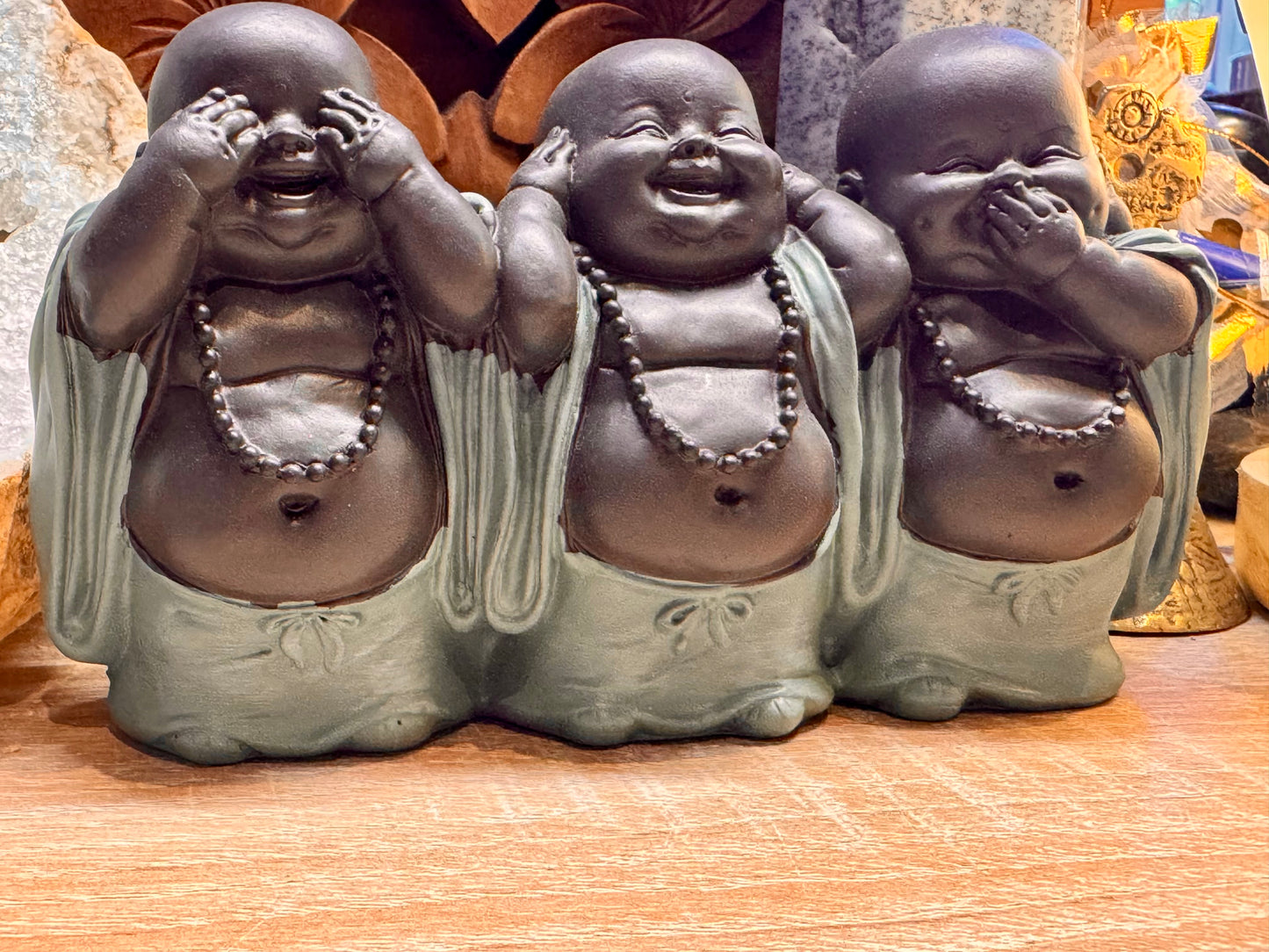 Bébés moines rieurs de la sagesse