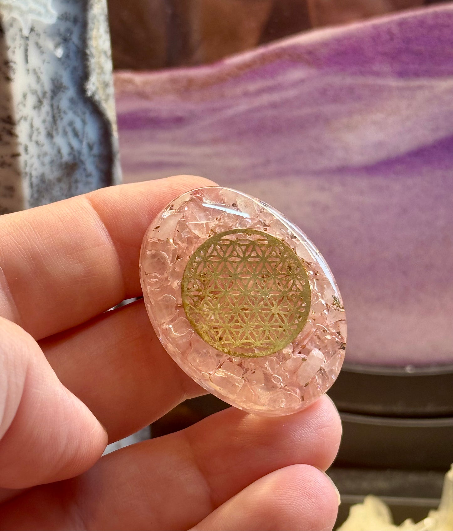 Petit Galet d’Orgonite Quartz Rose