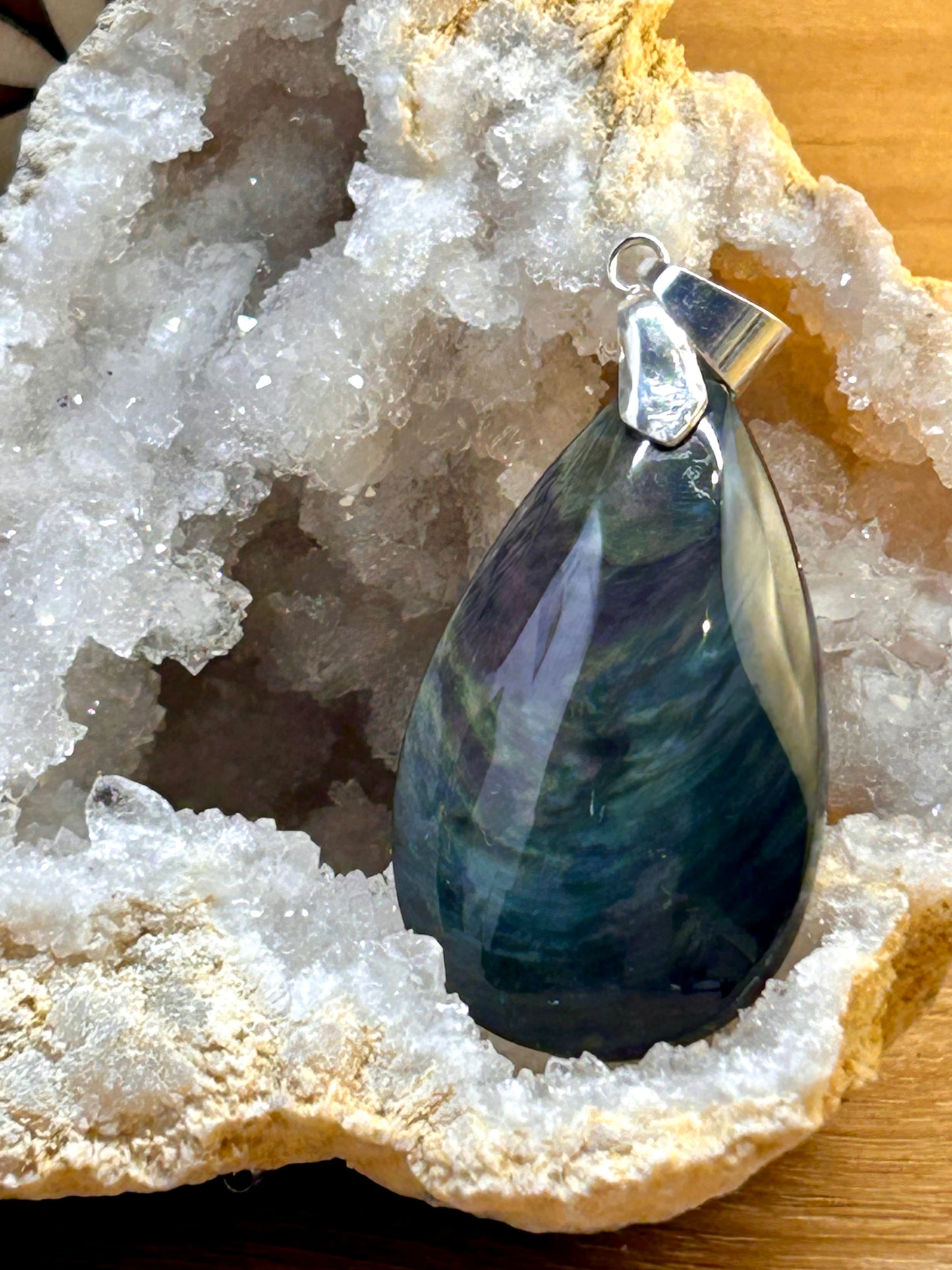 Pendentif d’obsidienne mentogochol