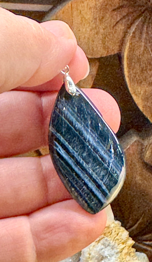 Pendentif d’œil de faucon