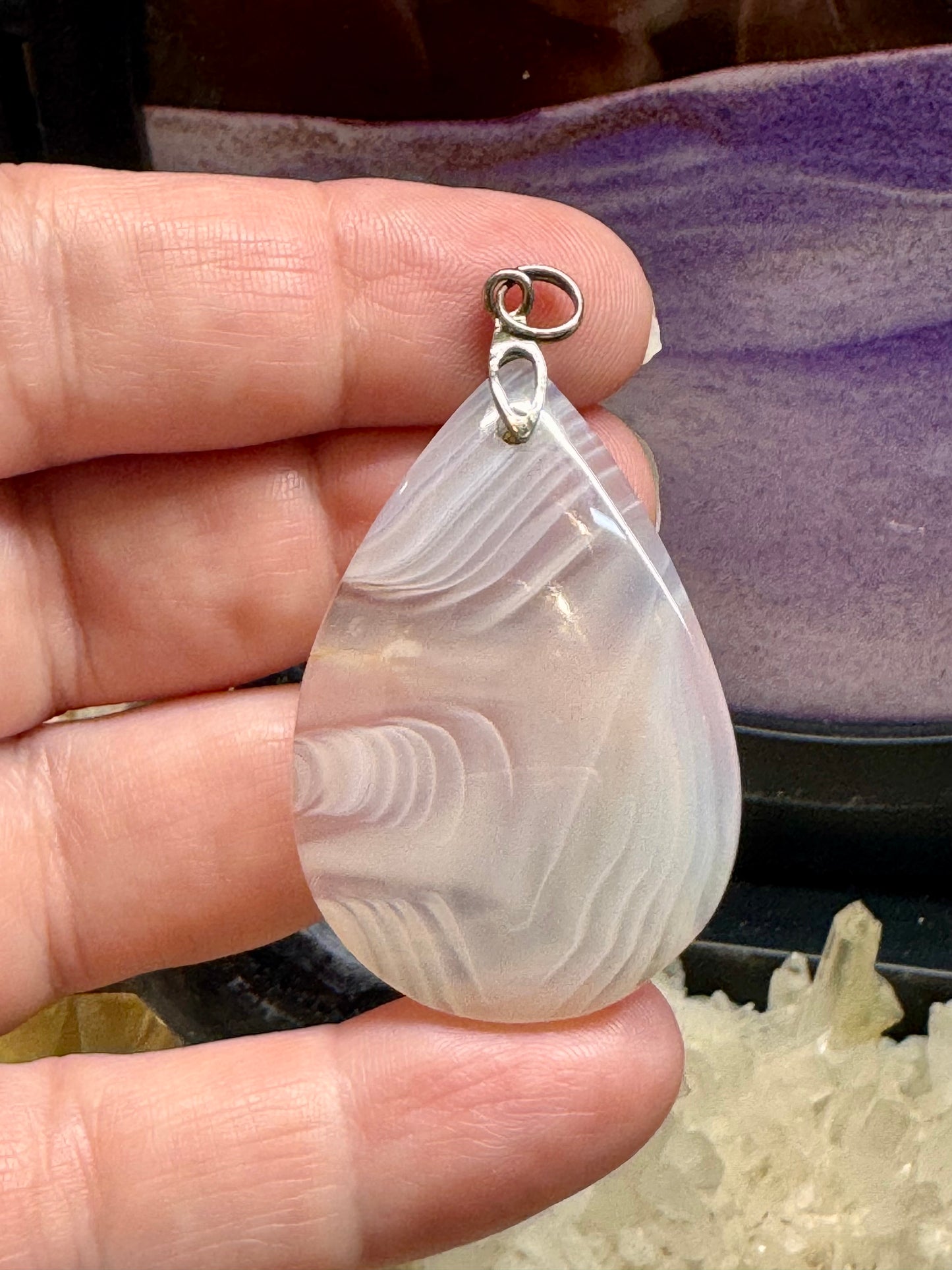 Pendentif d’agate blanche