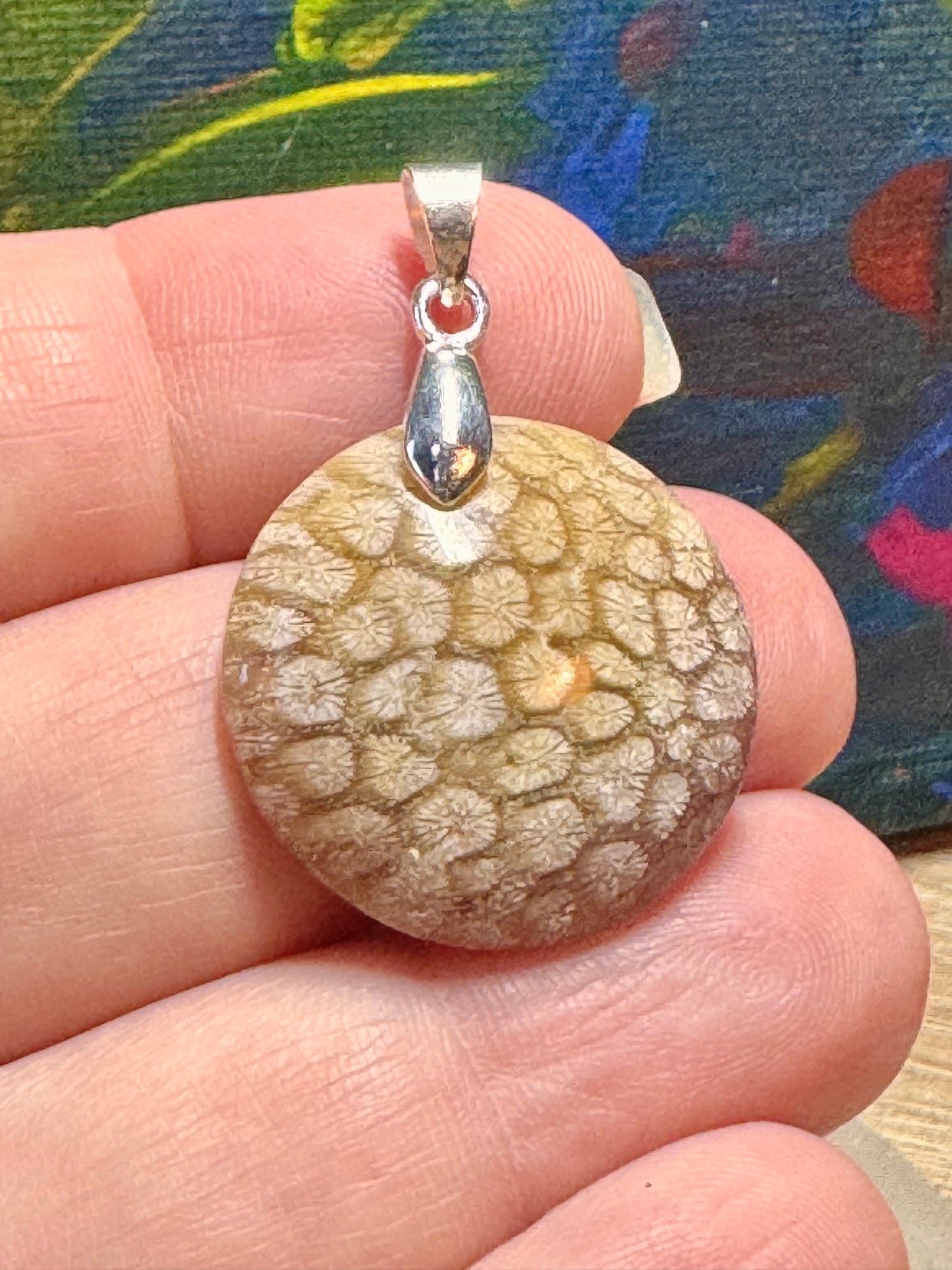 Pendentif de corail fossilisé