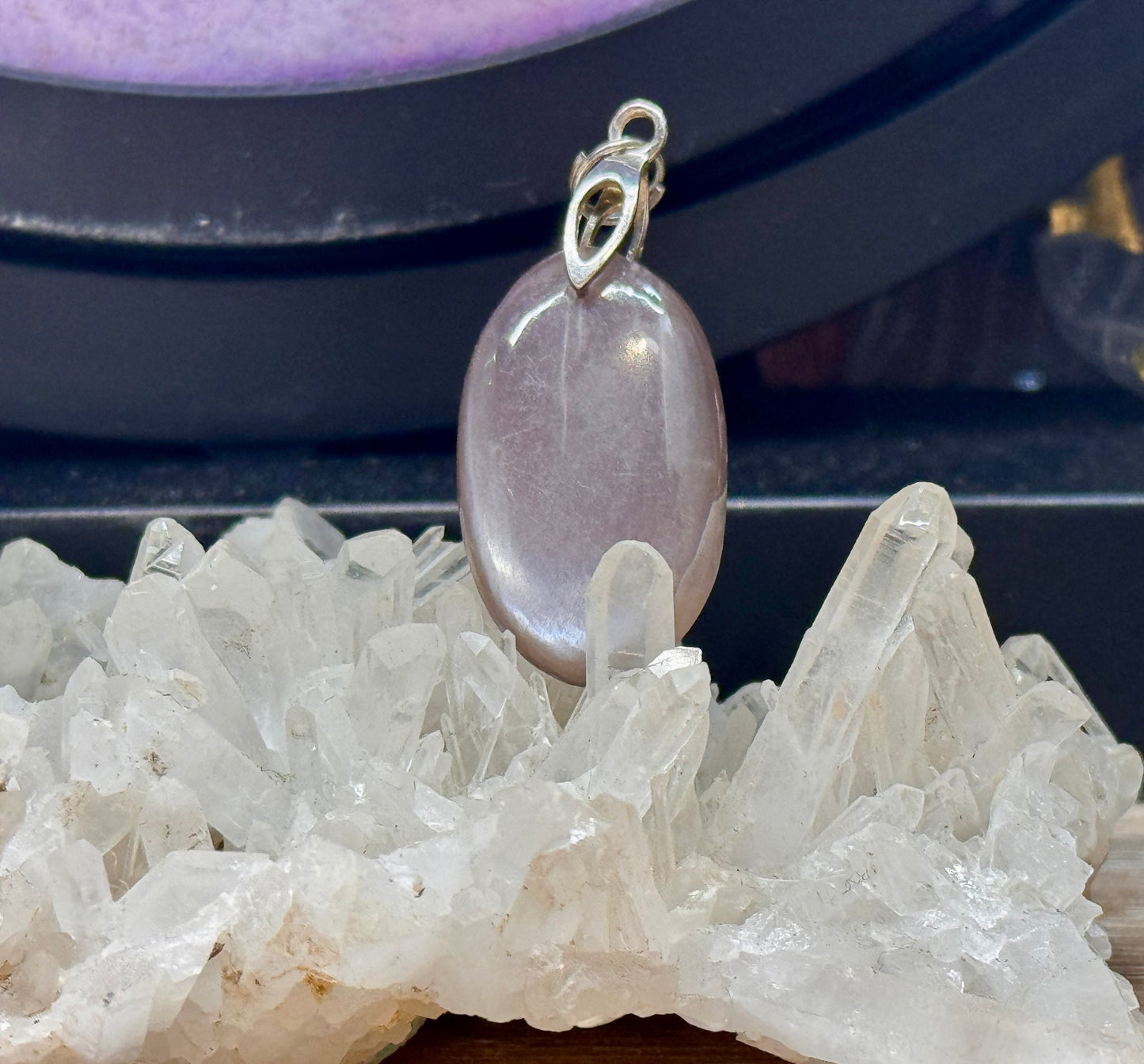 Pendentif de pierre de lune nacrée