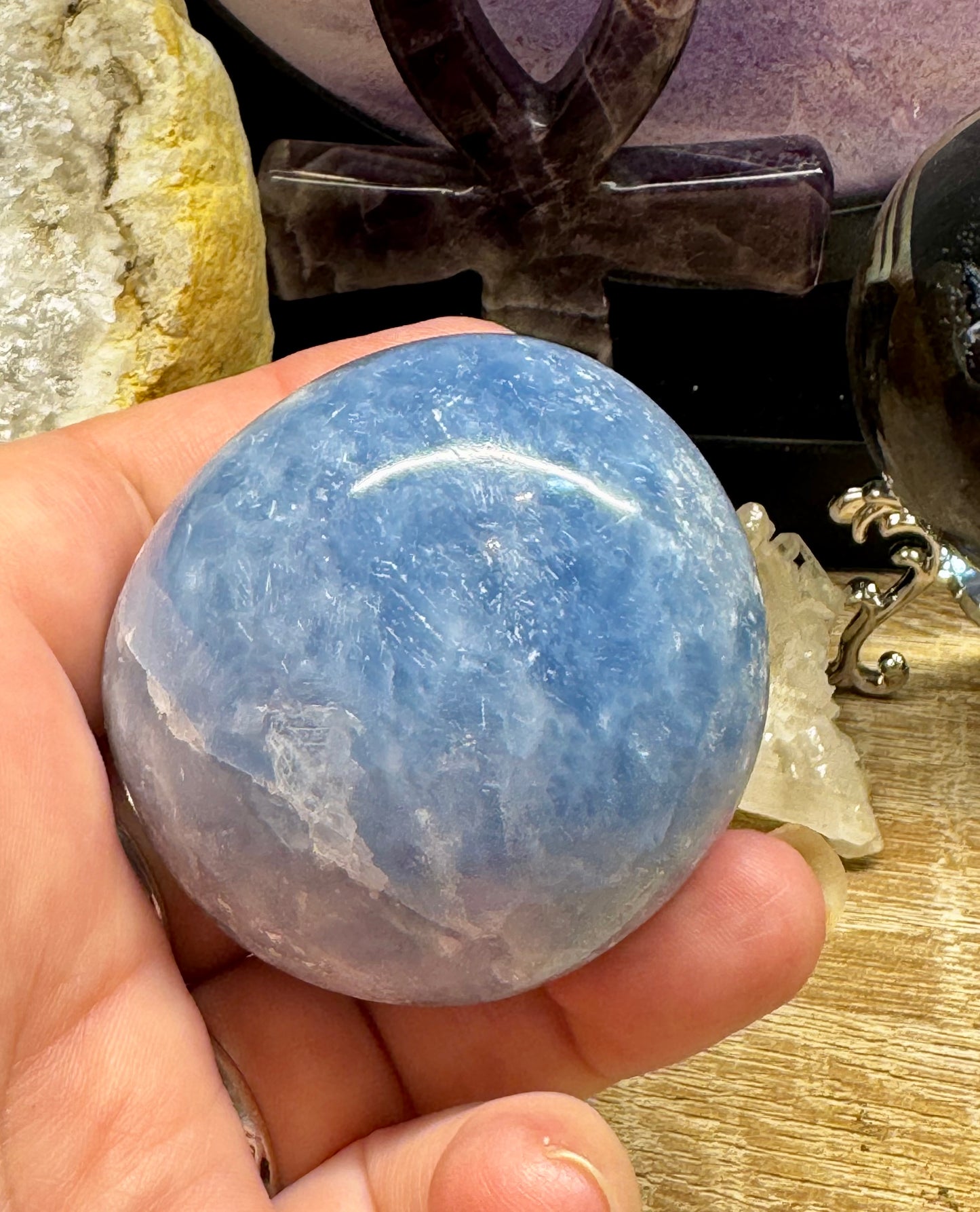 Gros galets de calcite bleue