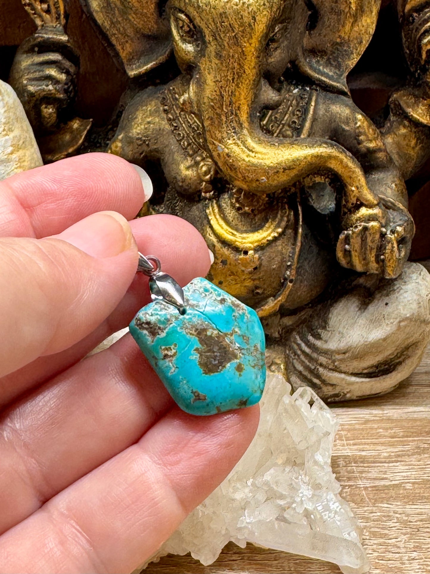 Pendentif en turquoise stabilisée
