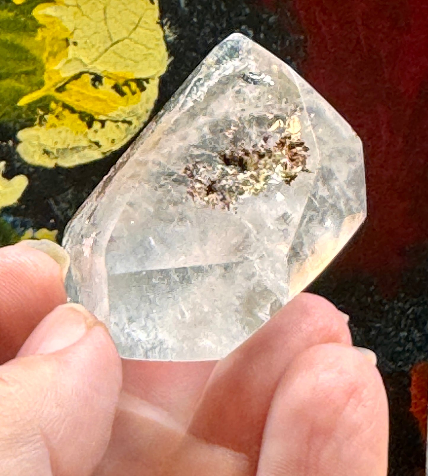 Pointe de quartz blanc avec inclusions