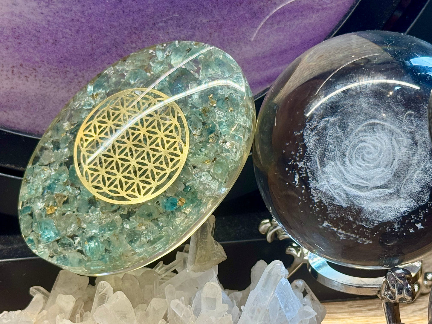 Galet d’Orgonite avec Aigue Marine