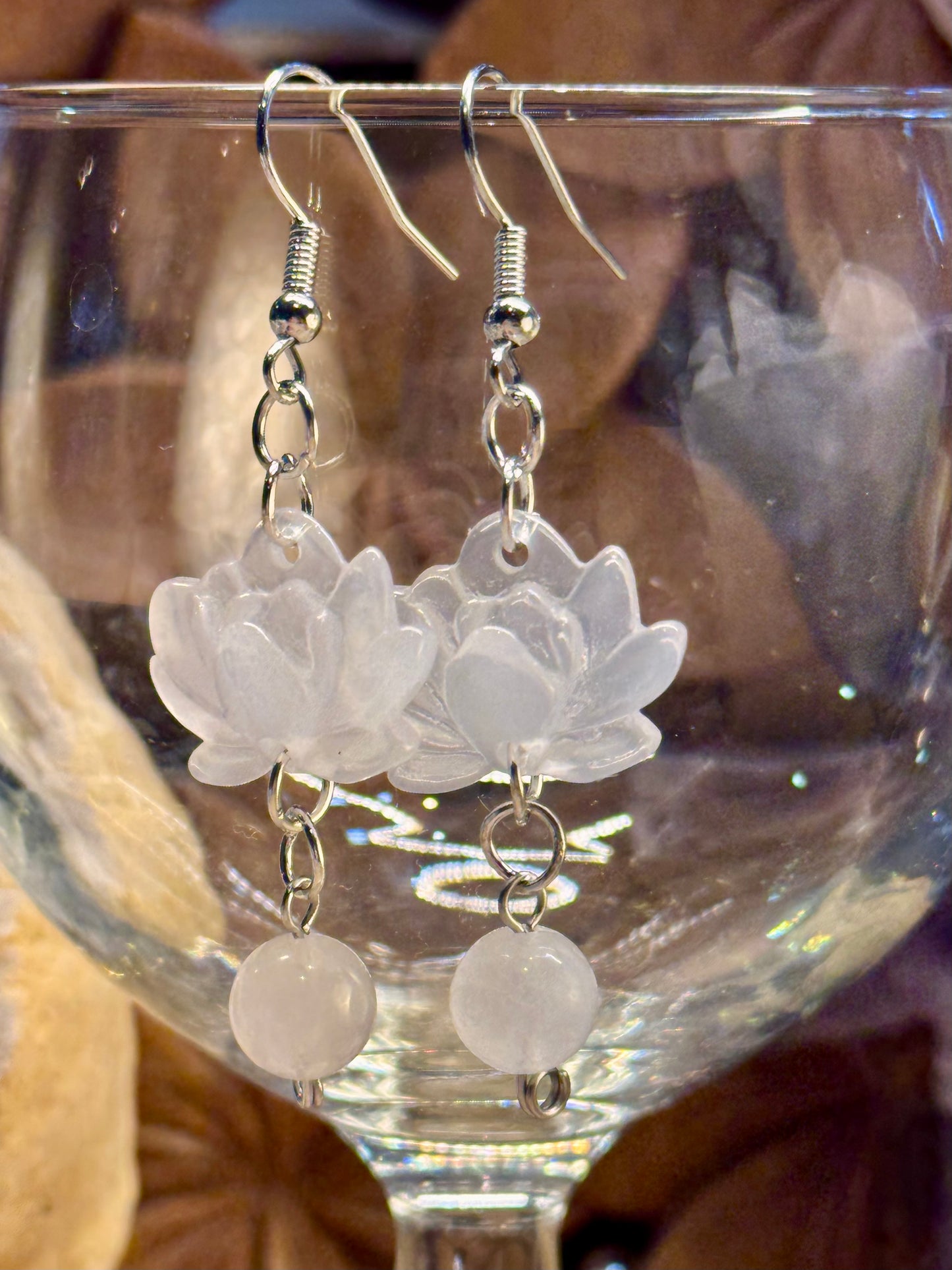 Boucles d’oreilles Lotus Blanc et Jade Blanc
