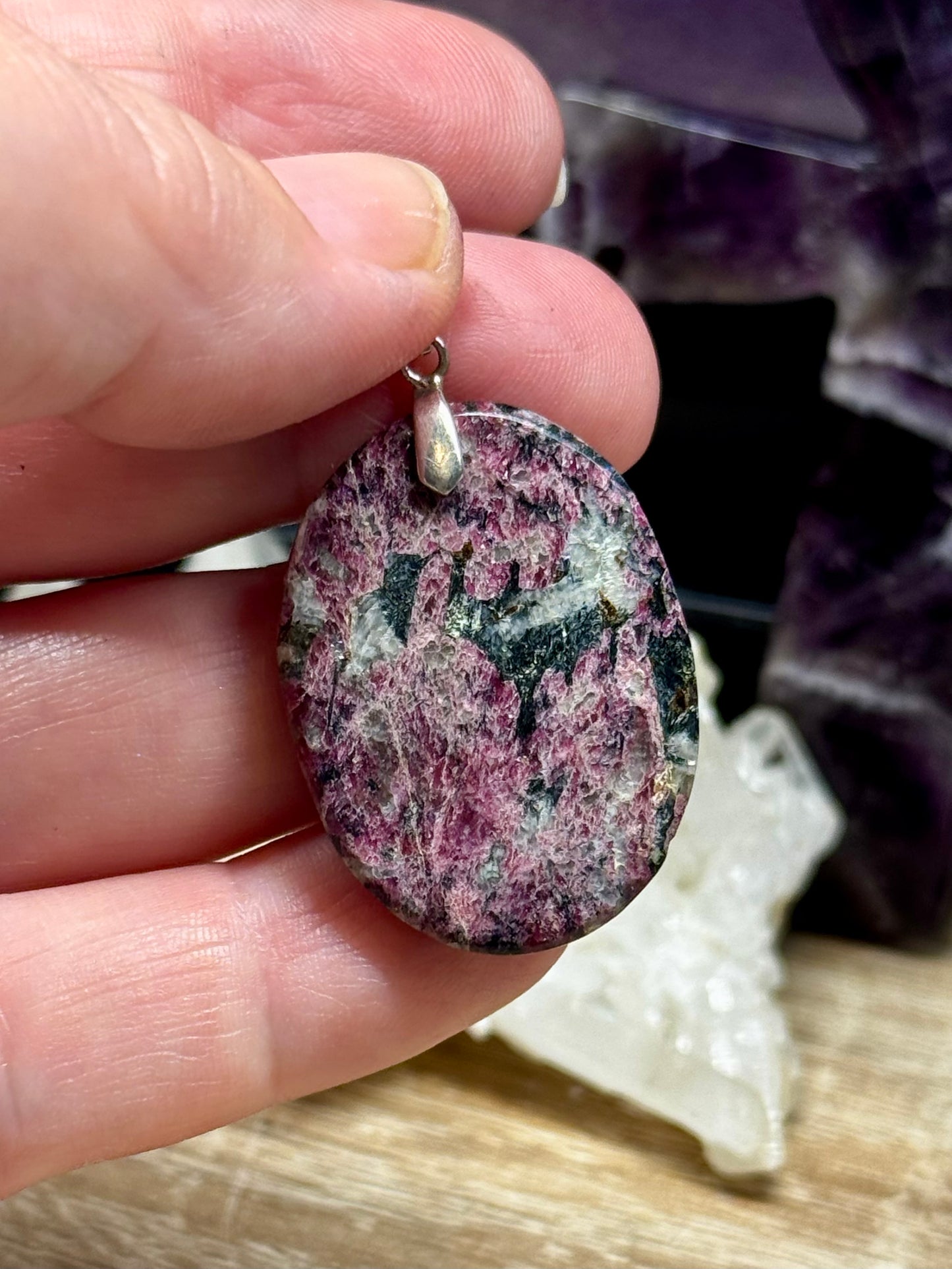 Pendentif d’Eudyalite
