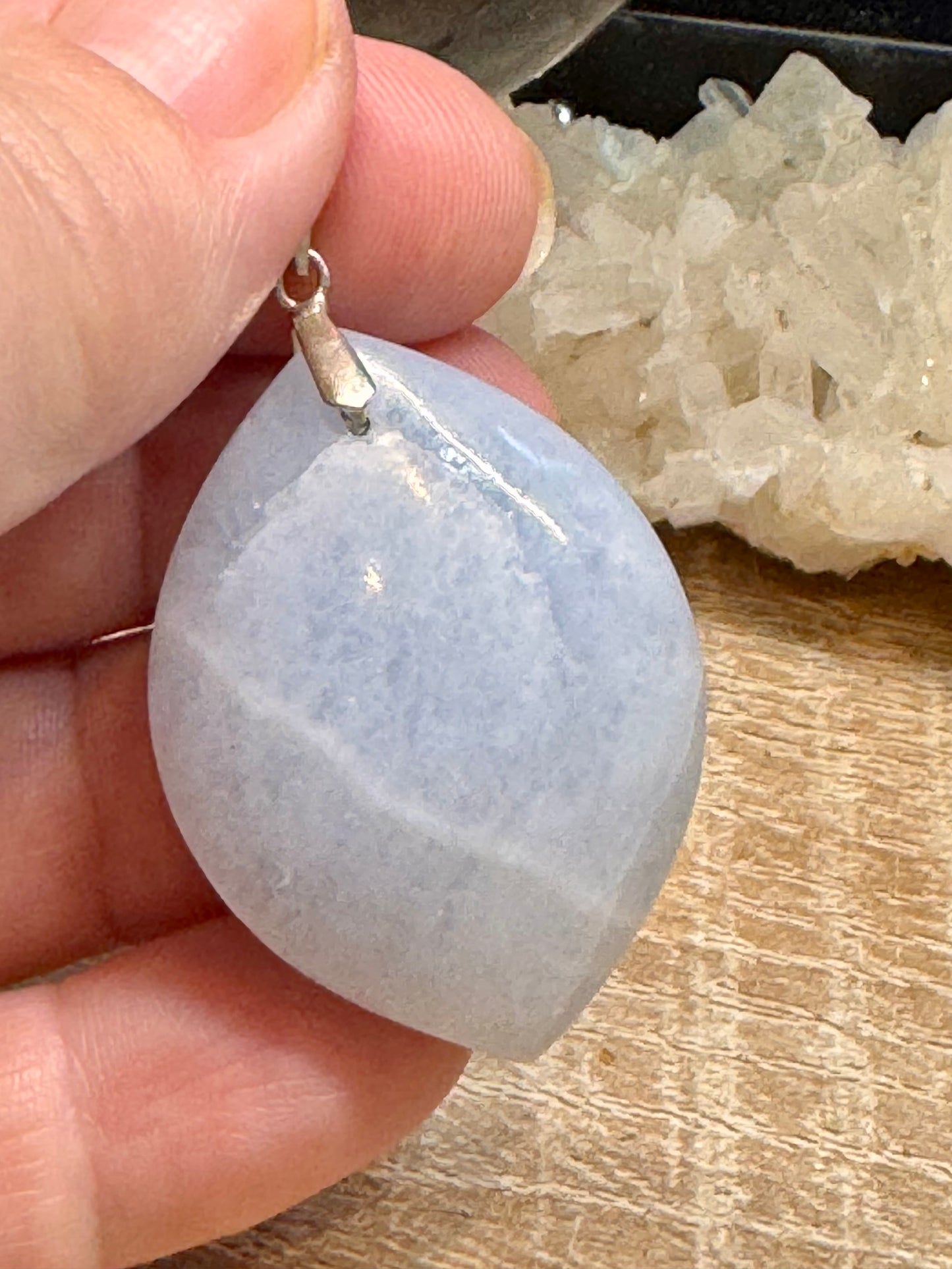 Pendentif de calcite bleue