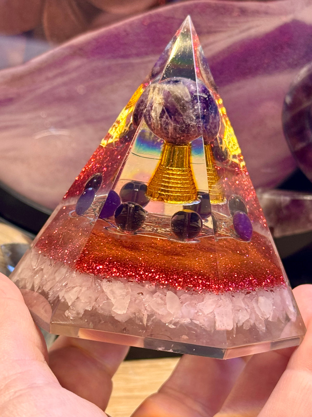 Orgonite pyramidale "Paix et Amour Inconditionnel"