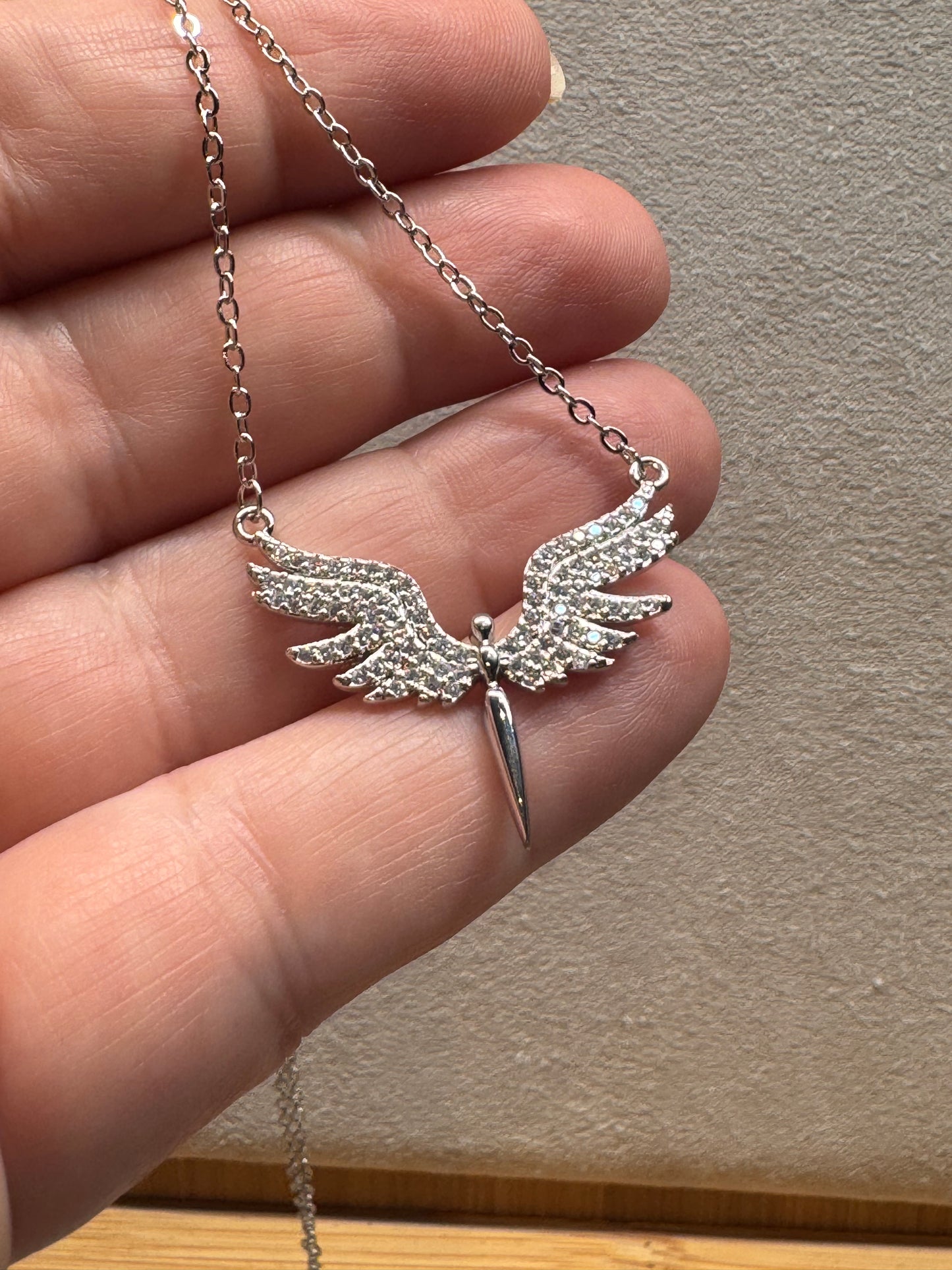 Collier en métal argenté Ange aux ailes déployées