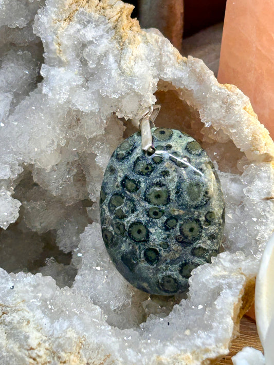 Pendentif de jaspe kambaba